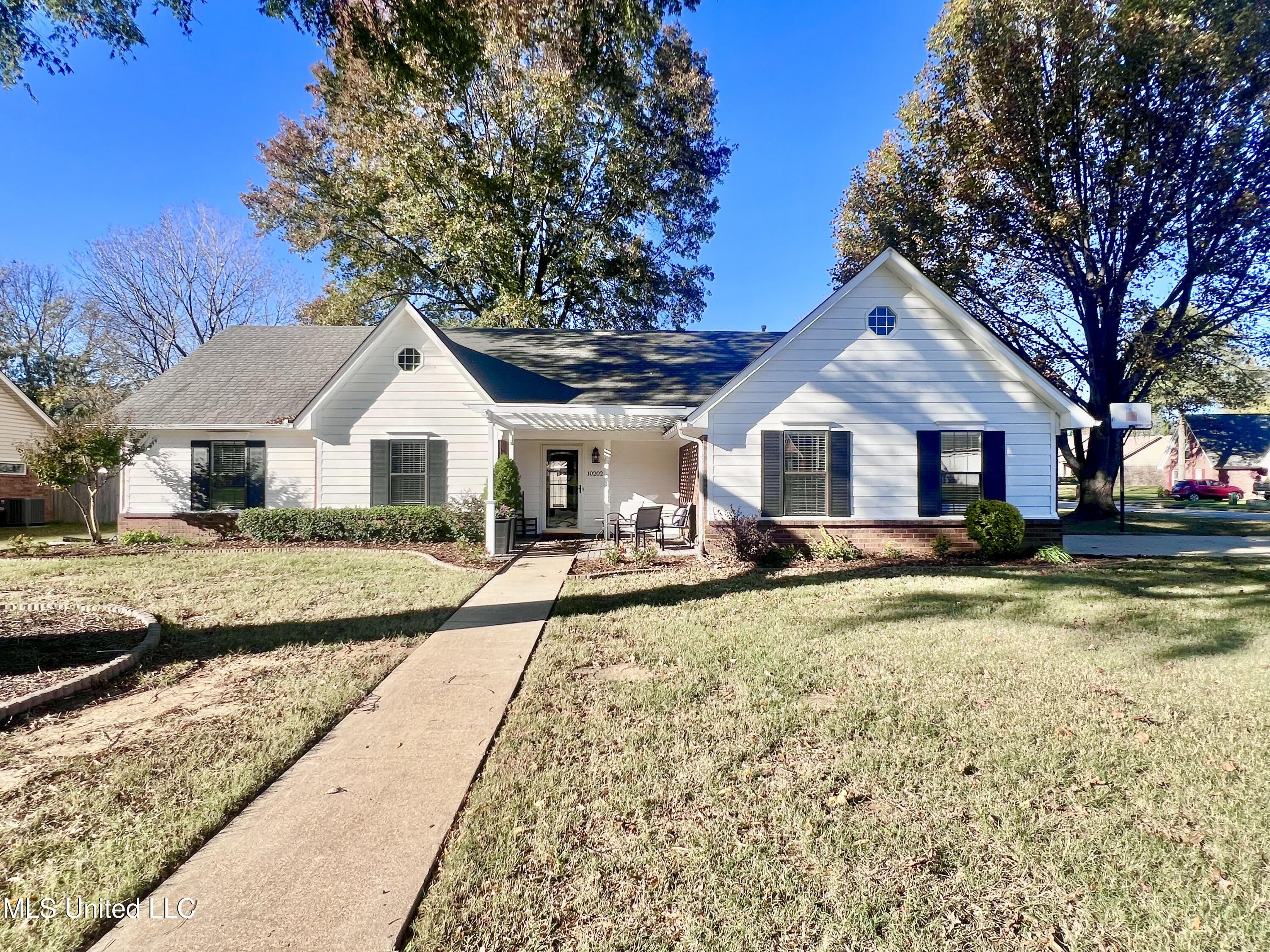 10202 Fox Run Drive, Olive Branch, Mississippi image 1