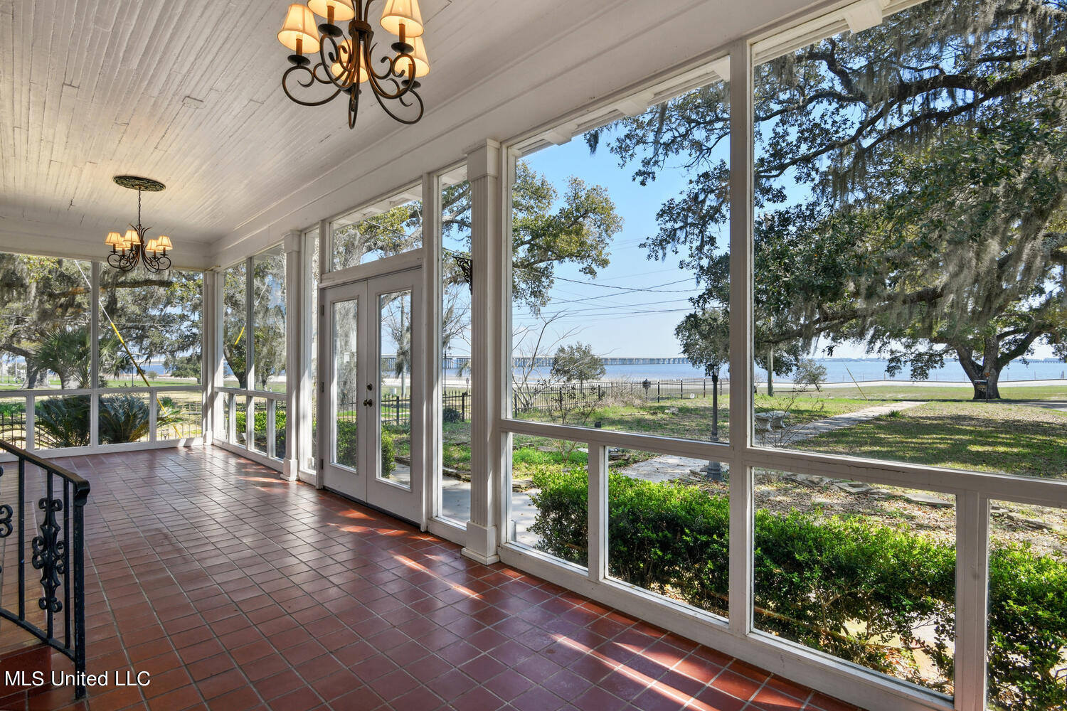 604 N Beach Boulevard, Bay Saint Louis, Mississippi image 2