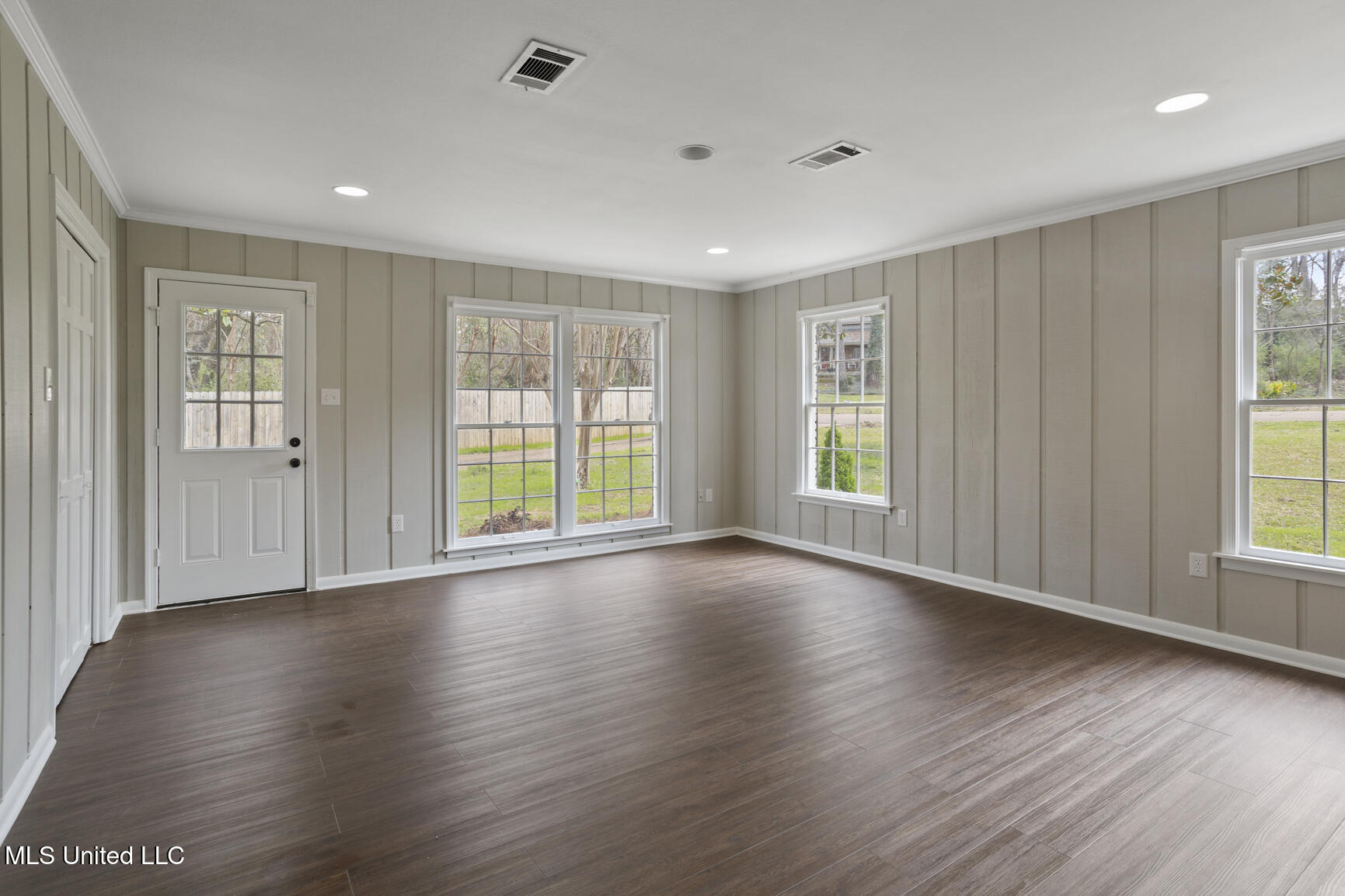 2040 Brecon Drive, Jackson, Mississippi image 9