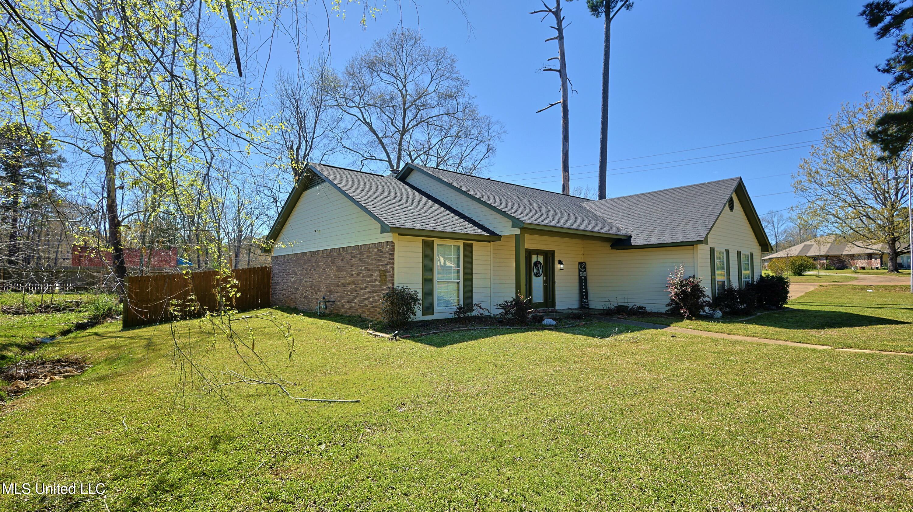 937 W Lake Dockery Drive, Byram, Mississippi image 3