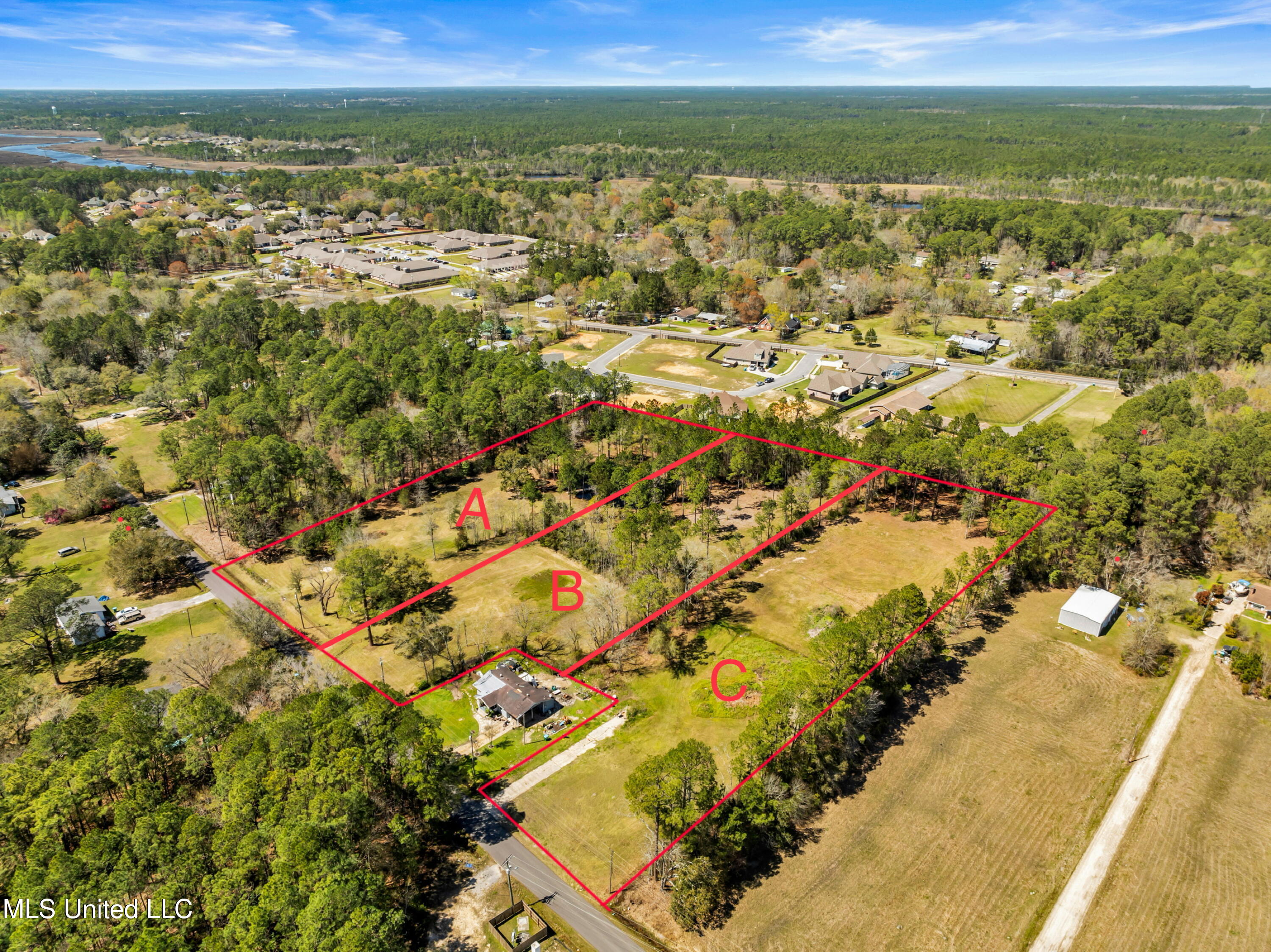 8612 Old Ccc Camp Road, Ocean Springs, Mississippi image 2