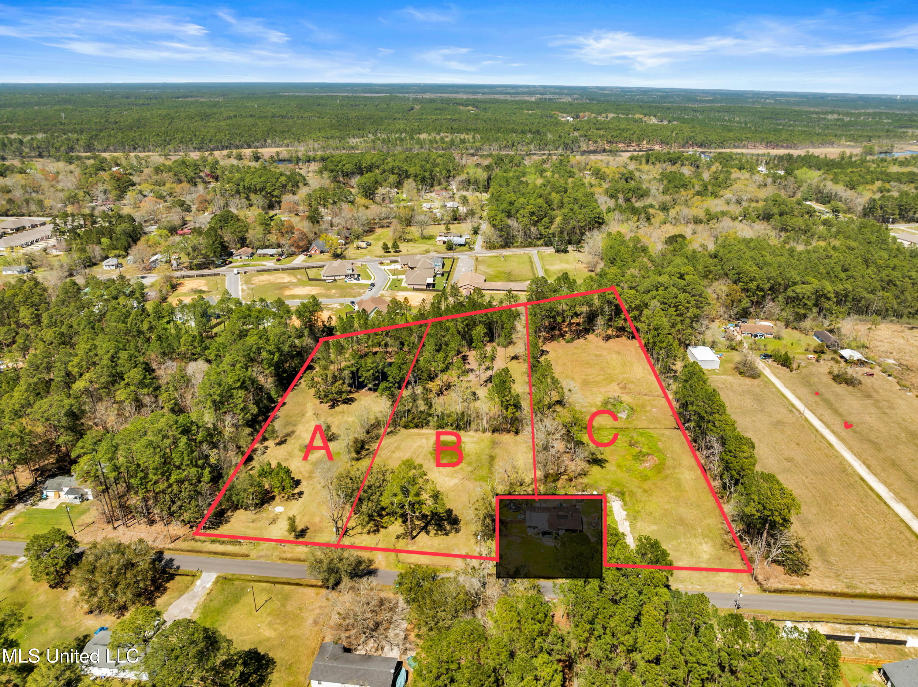 8612 Old Ccc Camp Road, Ocean Springs, Mississippi image 1