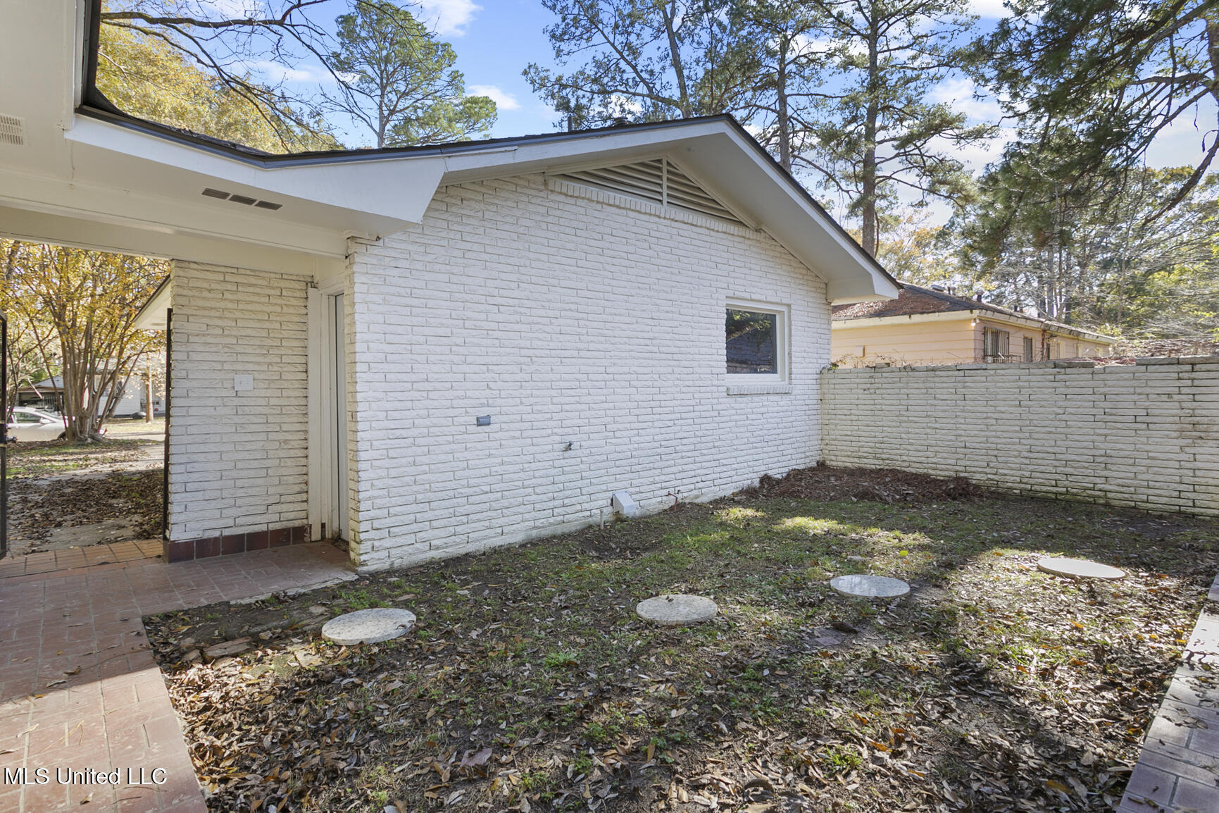 4851 Woodmont Drive, Jackson, Mississippi image 3