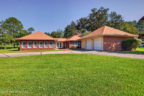 Homes For Sale - 56113 E Diamondhead Drive<br/> Diamondhead, MS 39525