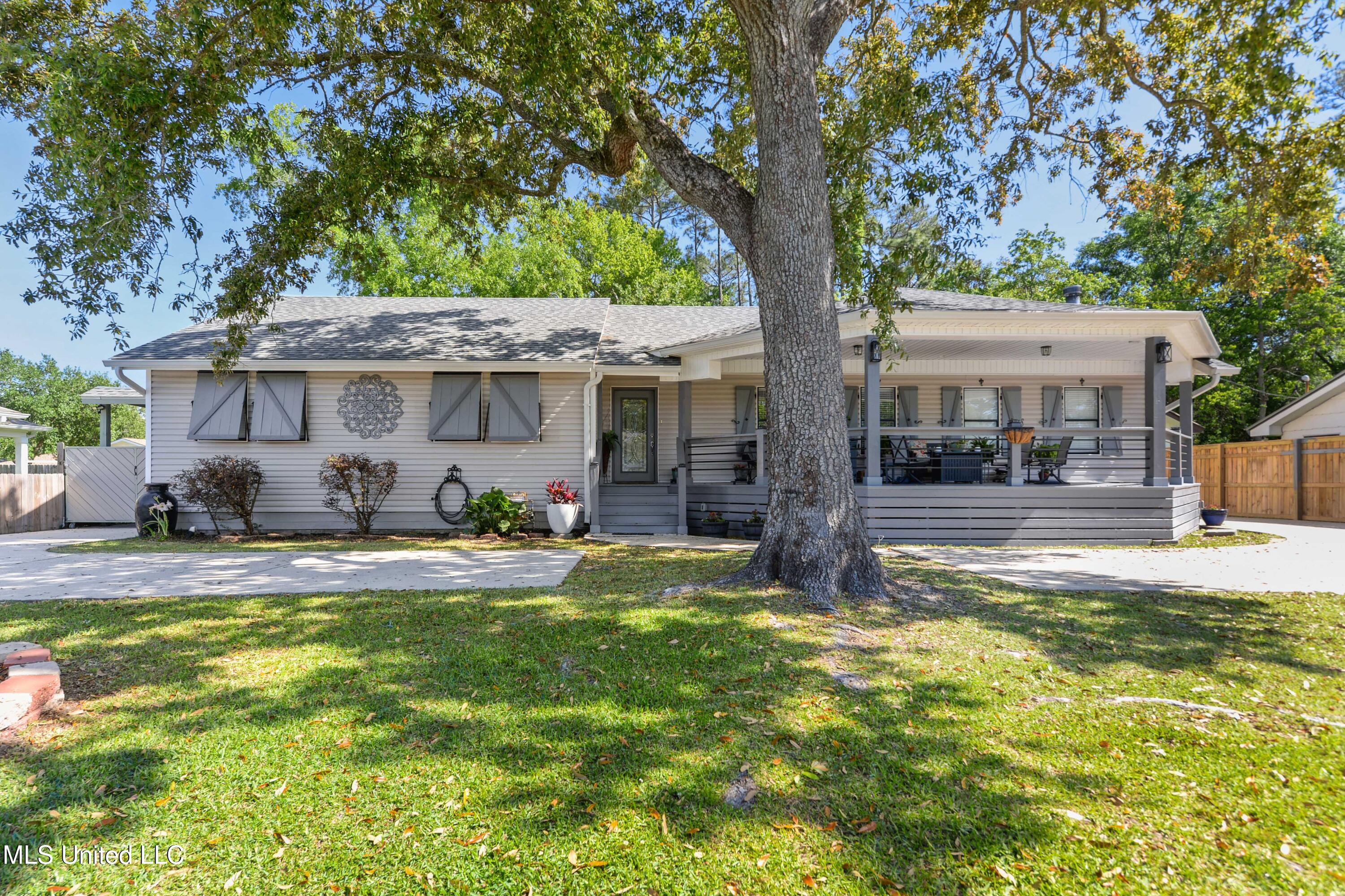 513 Vine Circle, Bay Saint Louis, Mississippi image 2