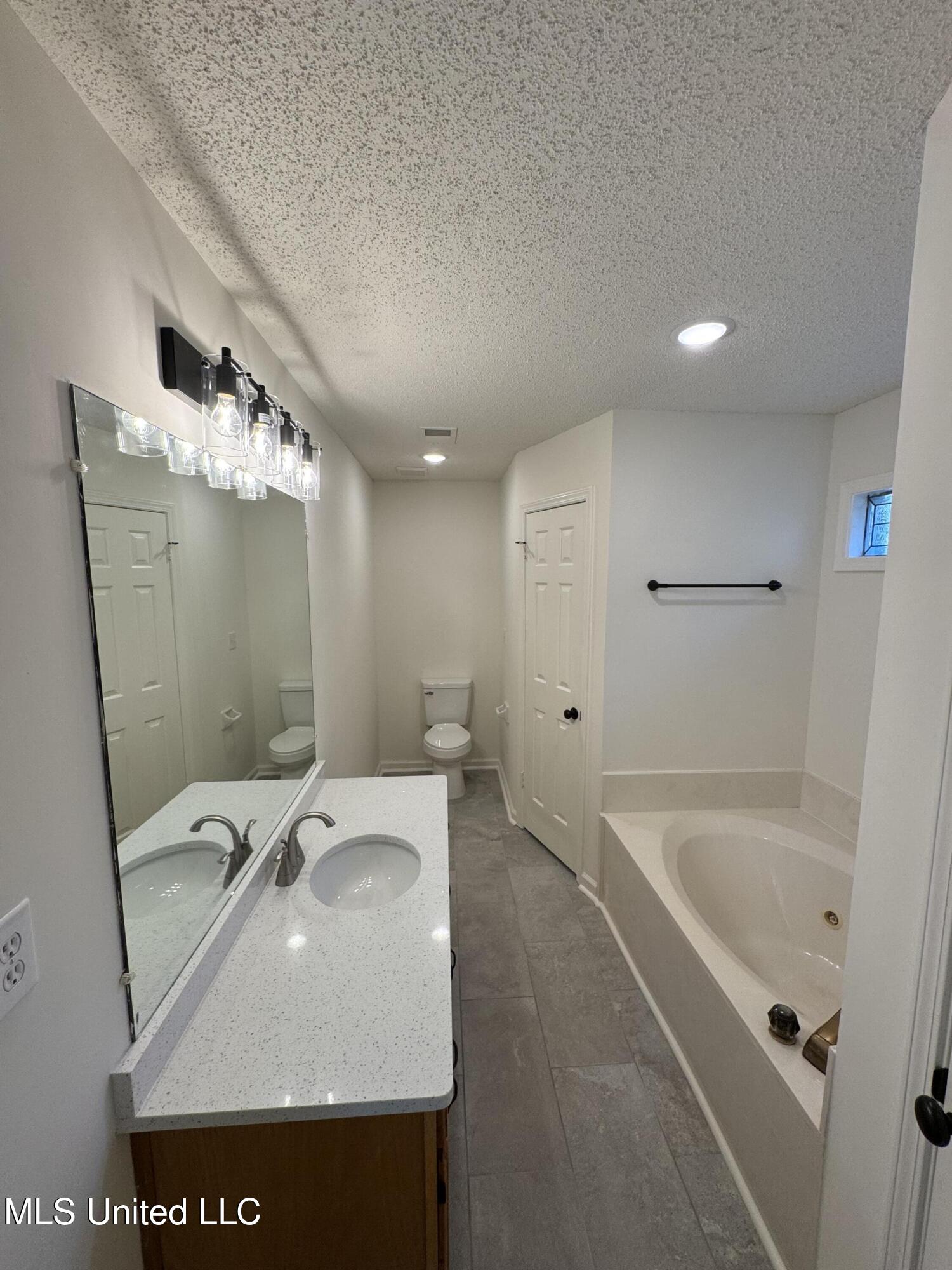 6540 Timber Pine Drive, Southaven, Mississippi image 23