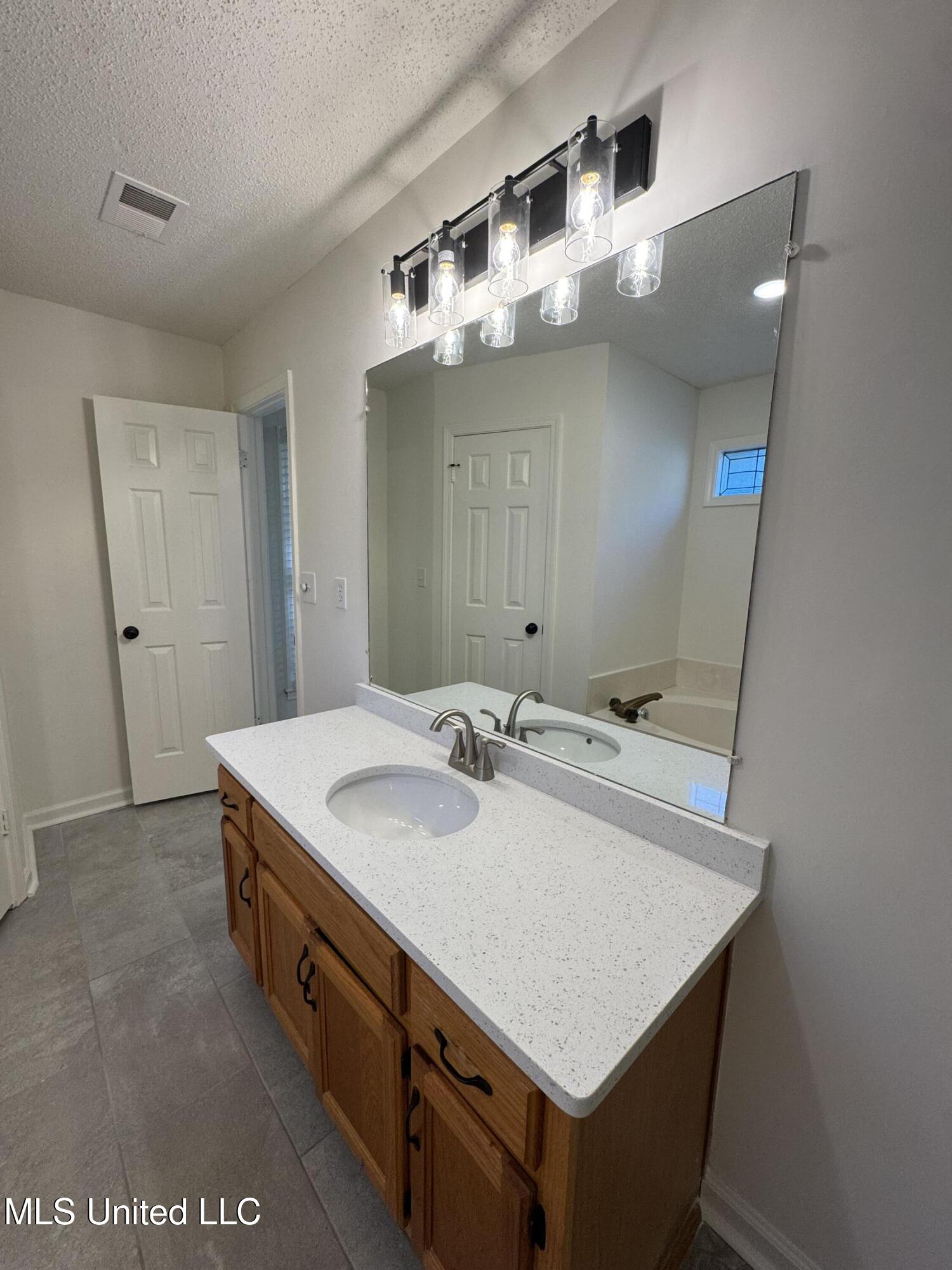 6540 Timber Pine Drive, Southaven, Mississippi image 22