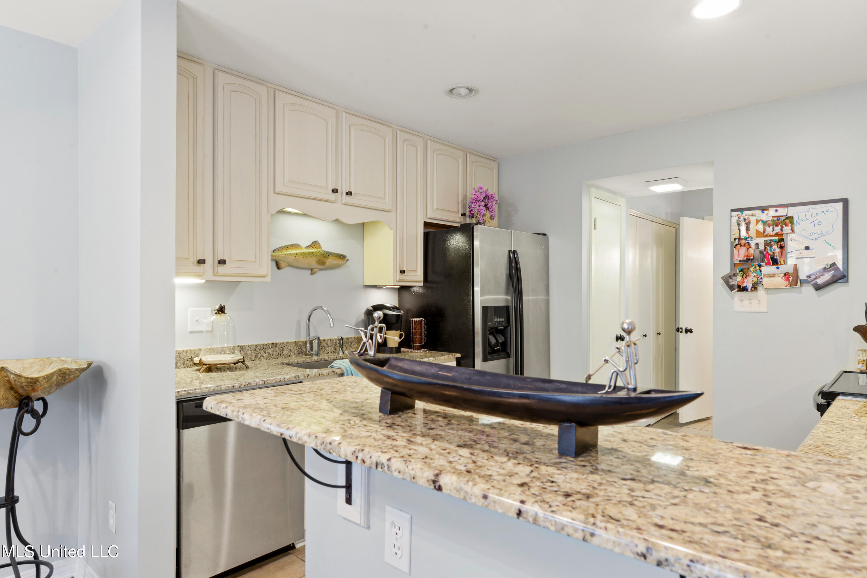 527 Front Beach Drive #17, Ocean Springs, Mississippi image 10