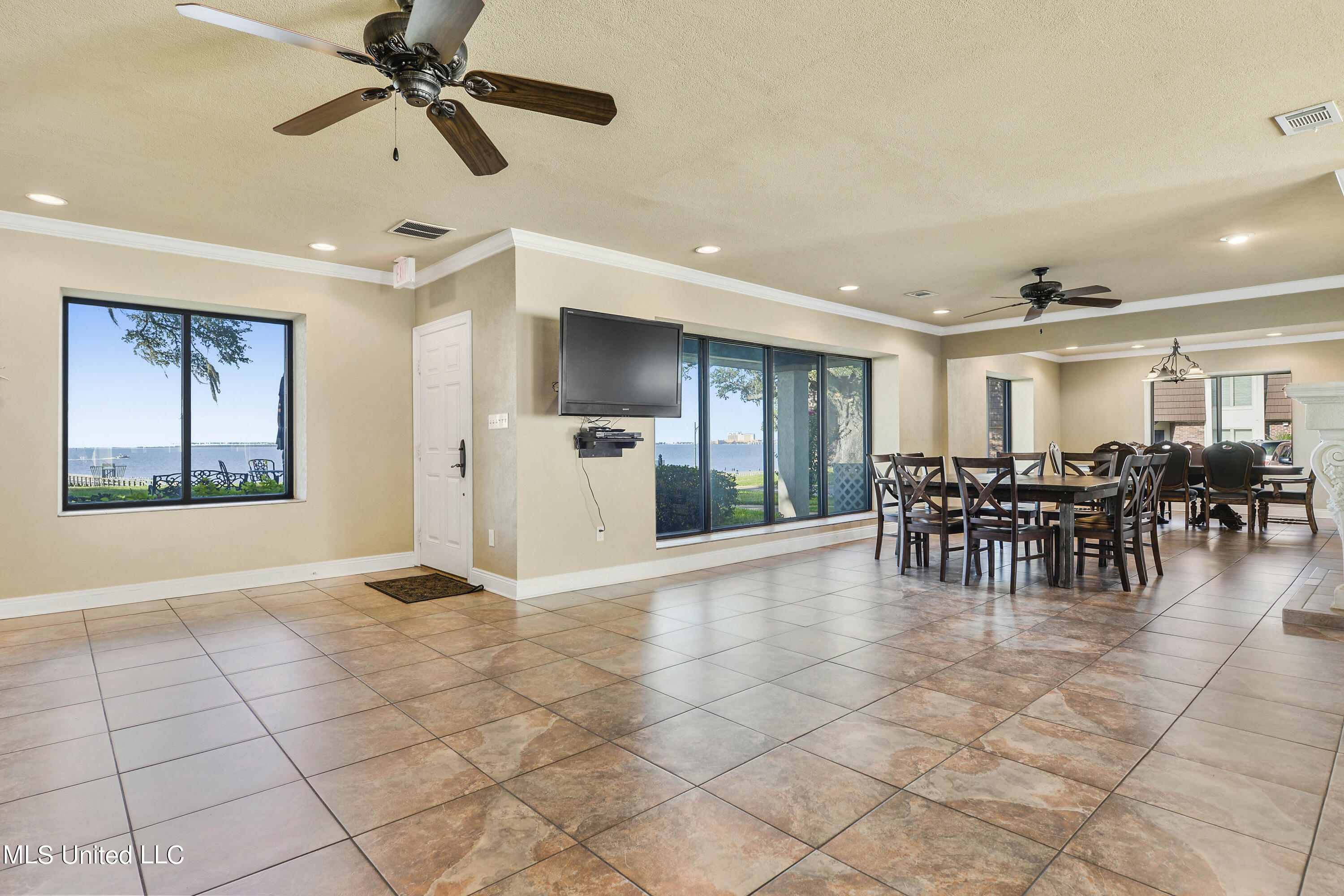 527 Front Beach Drive #17, Ocean Springs, Mississippi image 33