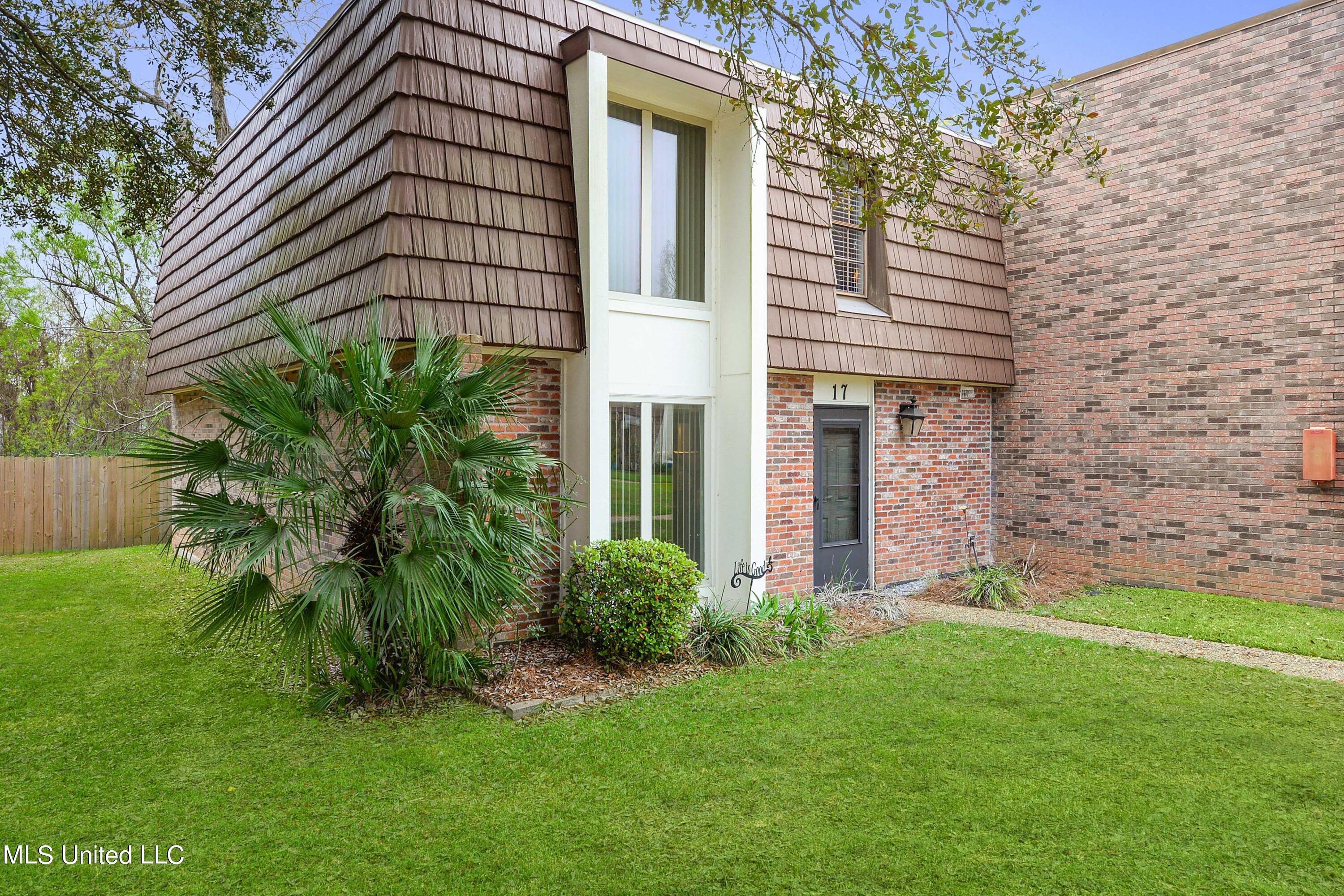 527 Front Beach Drive #17, Ocean Springs, Mississippi image 2