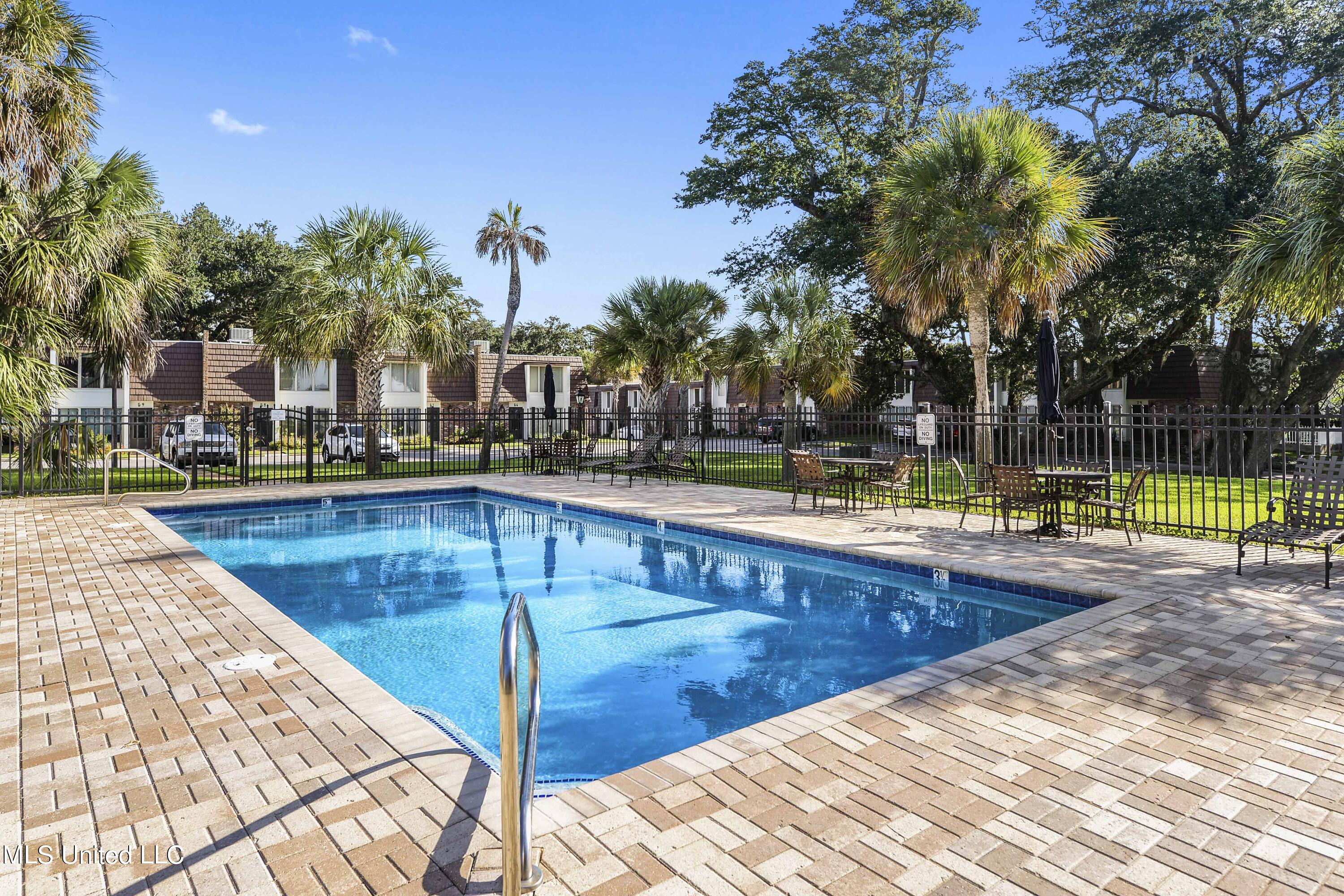 527 Front Beach Drive #17, Ocean Springs, Mississippi image 28