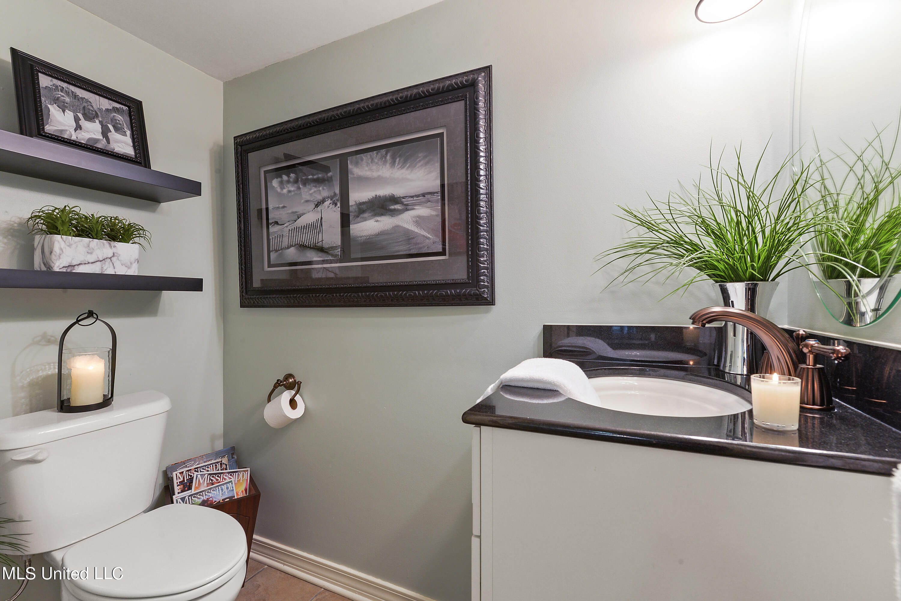 527 Front Beach Drive #17, Ocean Springs, Mississippi image 8