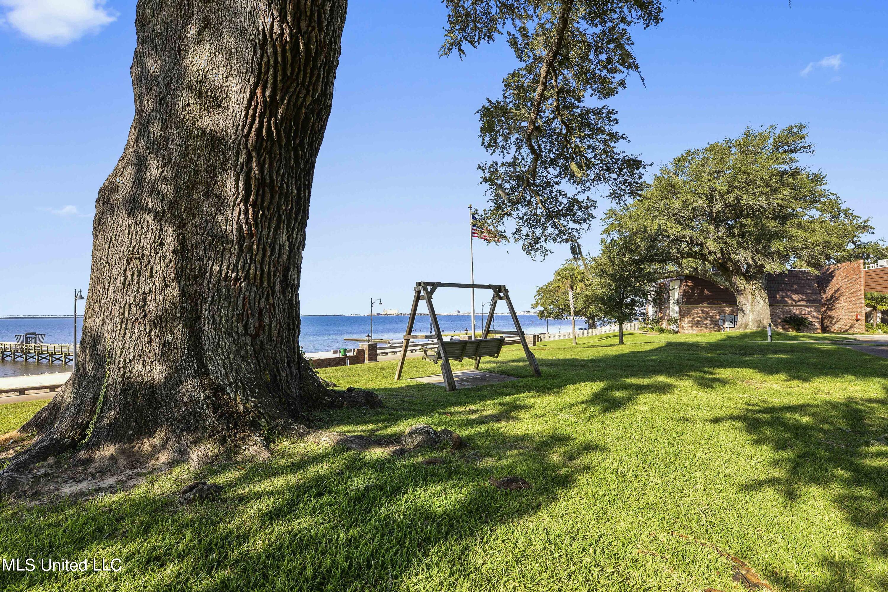 527 Front Beach Drive #17, Ocean Springs, Mississippi image 26