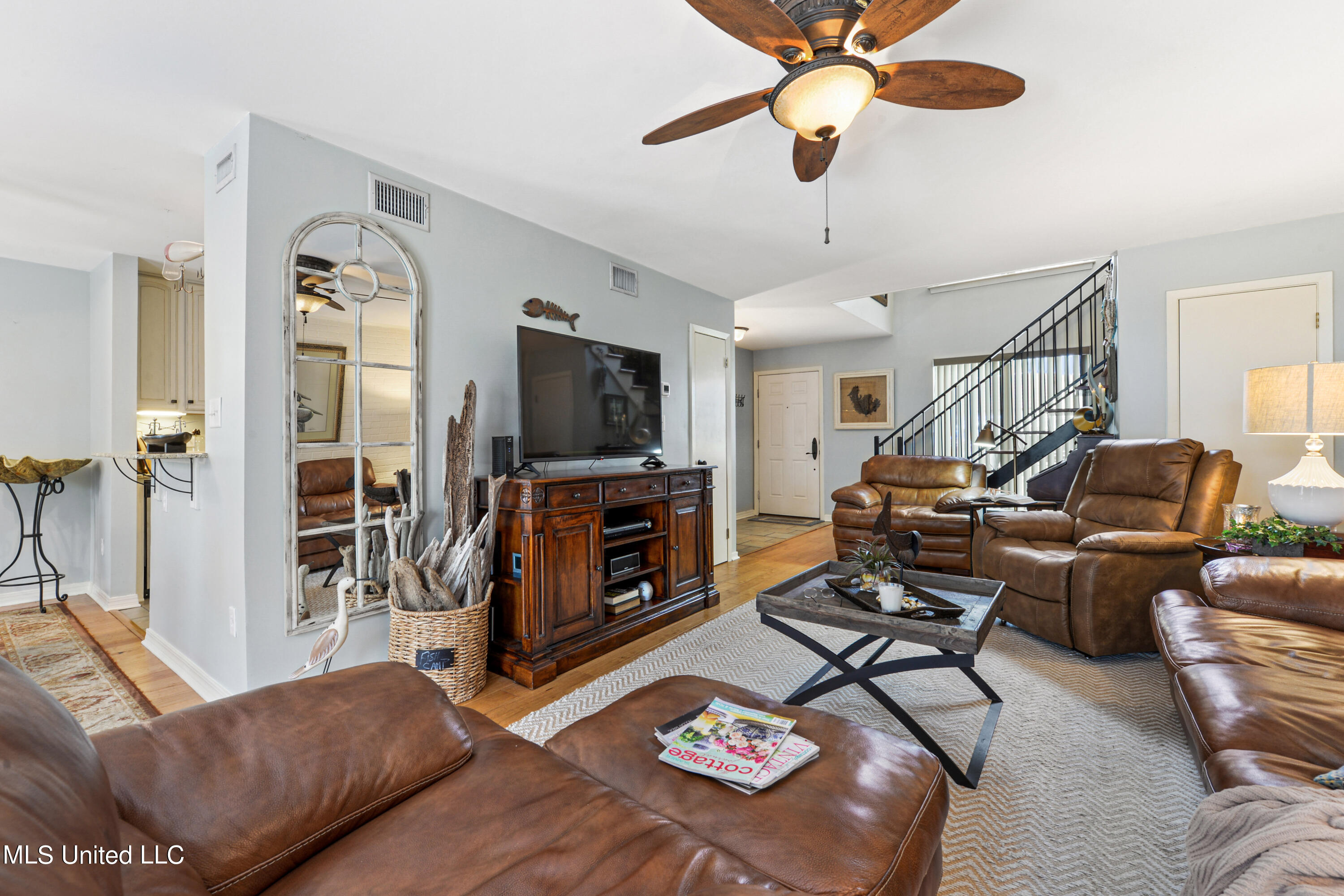527 Front Beach Drive #17, Ocean Springs, Mississippi image 6