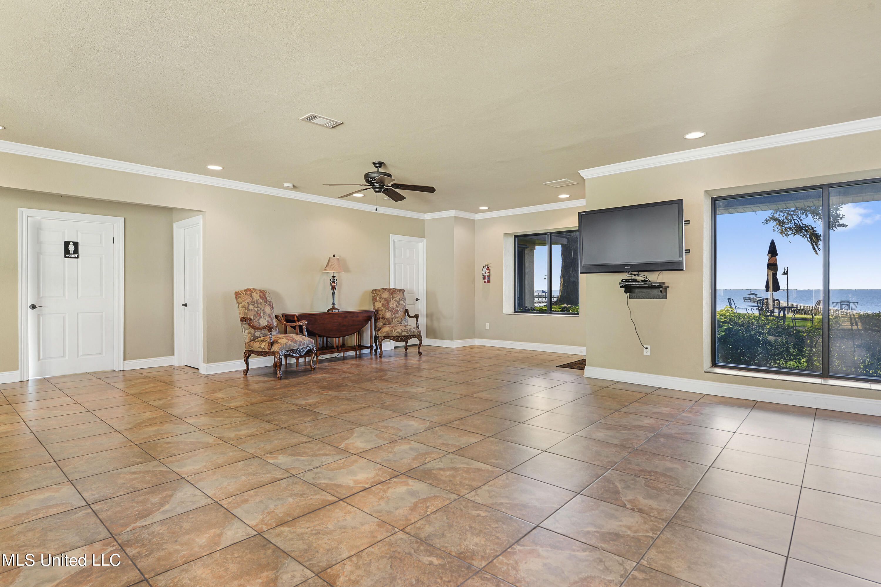 527 Front Beach Drive #17, Ocean Springs, Mississippi image 32