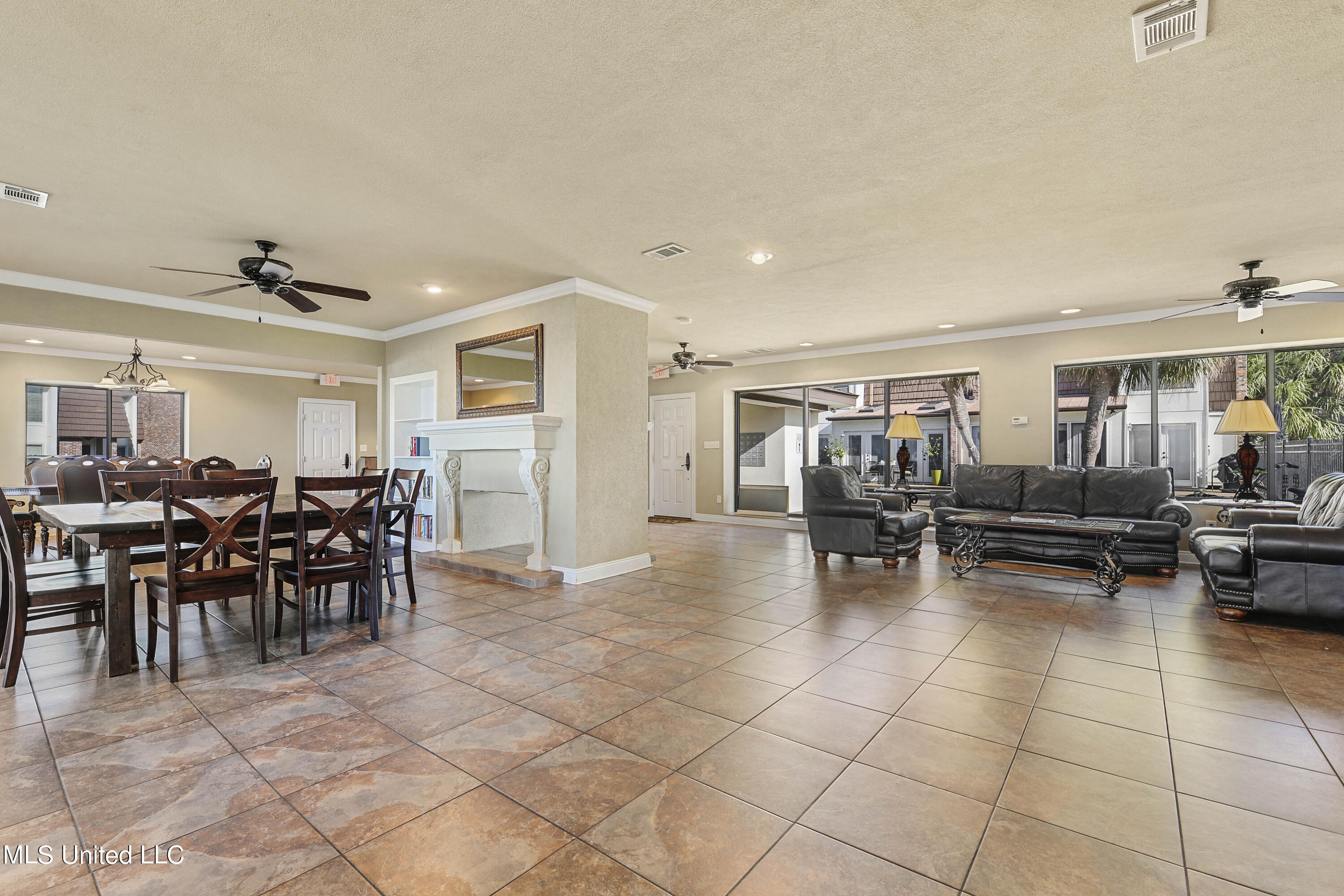 527 Front Beach Drive #17, Ocean Springs, Mississippi image 34