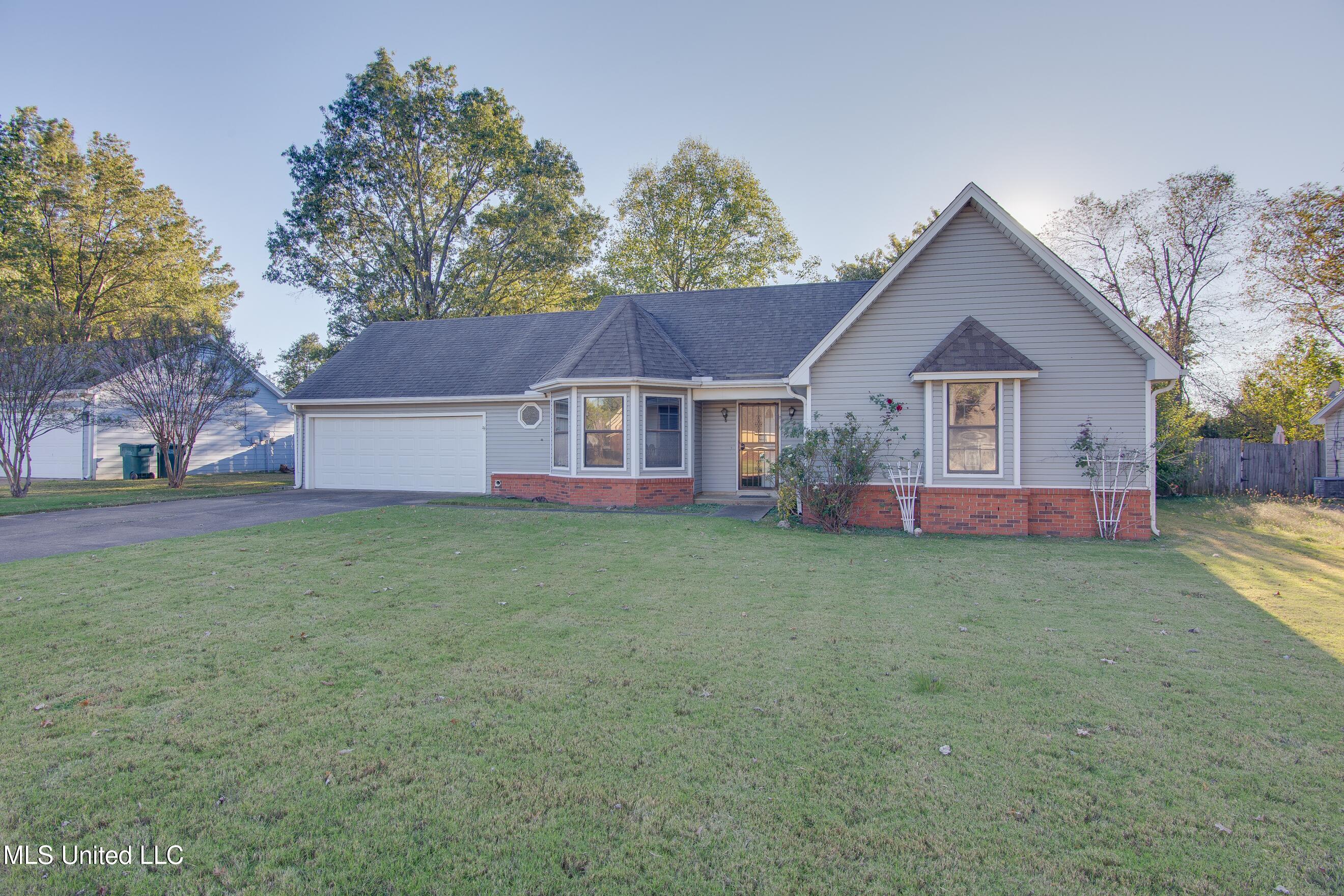 729 White Ash Drive, Southaven, Mississippi image 1