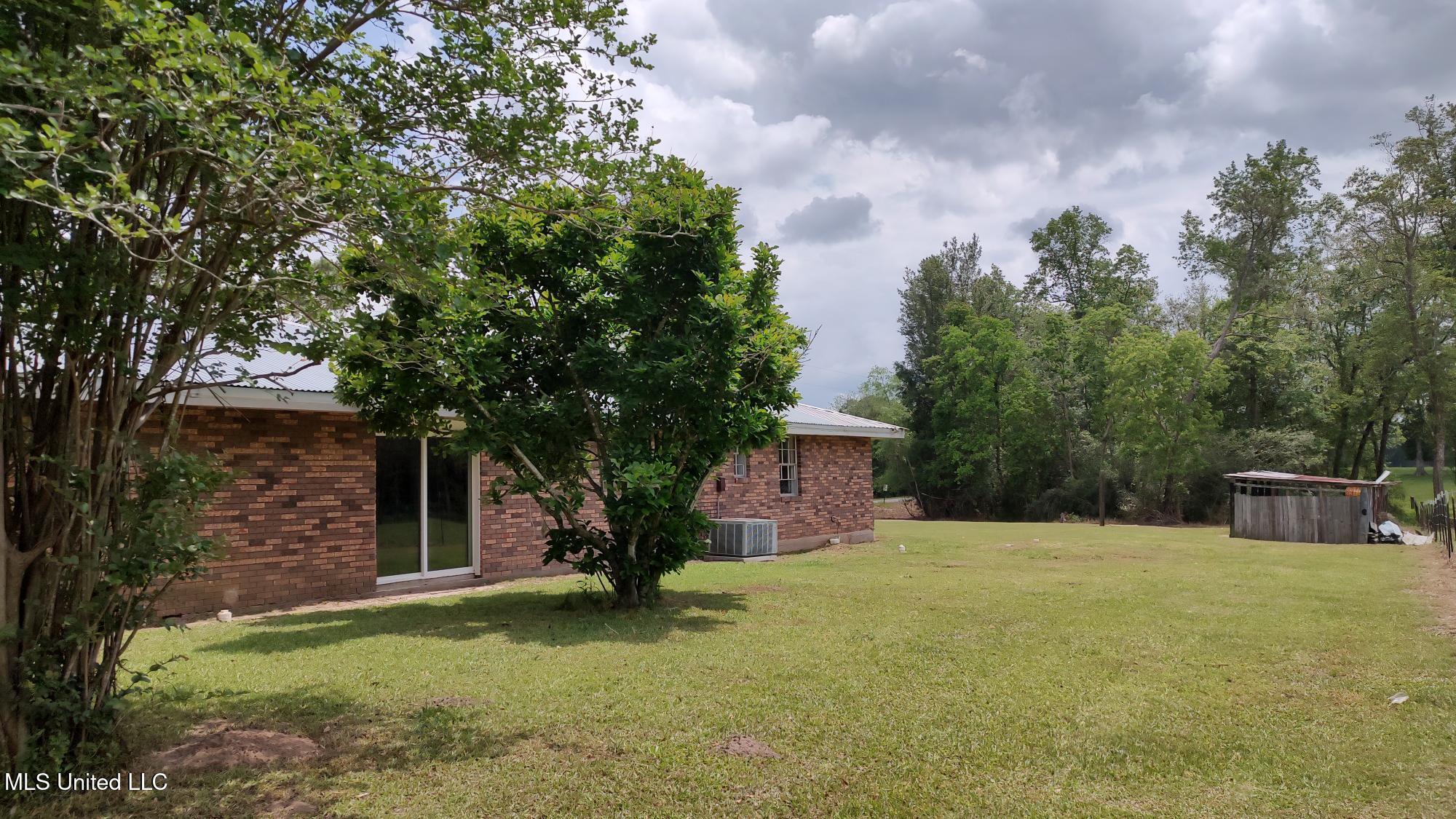 1479 Dupont Harts Chapel Road, Poplarville, Mississippi image 3