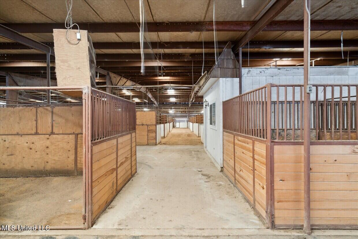 568 Cutting Horse Lane, Batesville, Mississippi image 19
