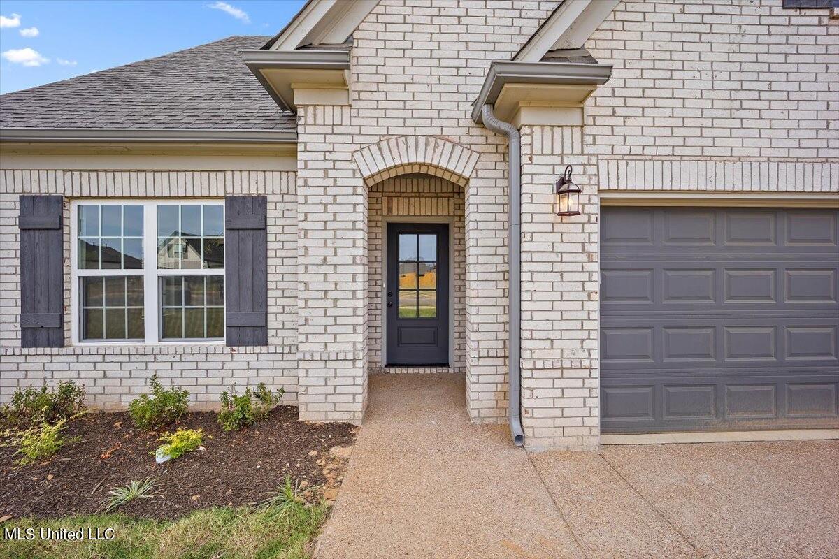 2319 Franklin Drive, Southaven, Mississippi image 2
