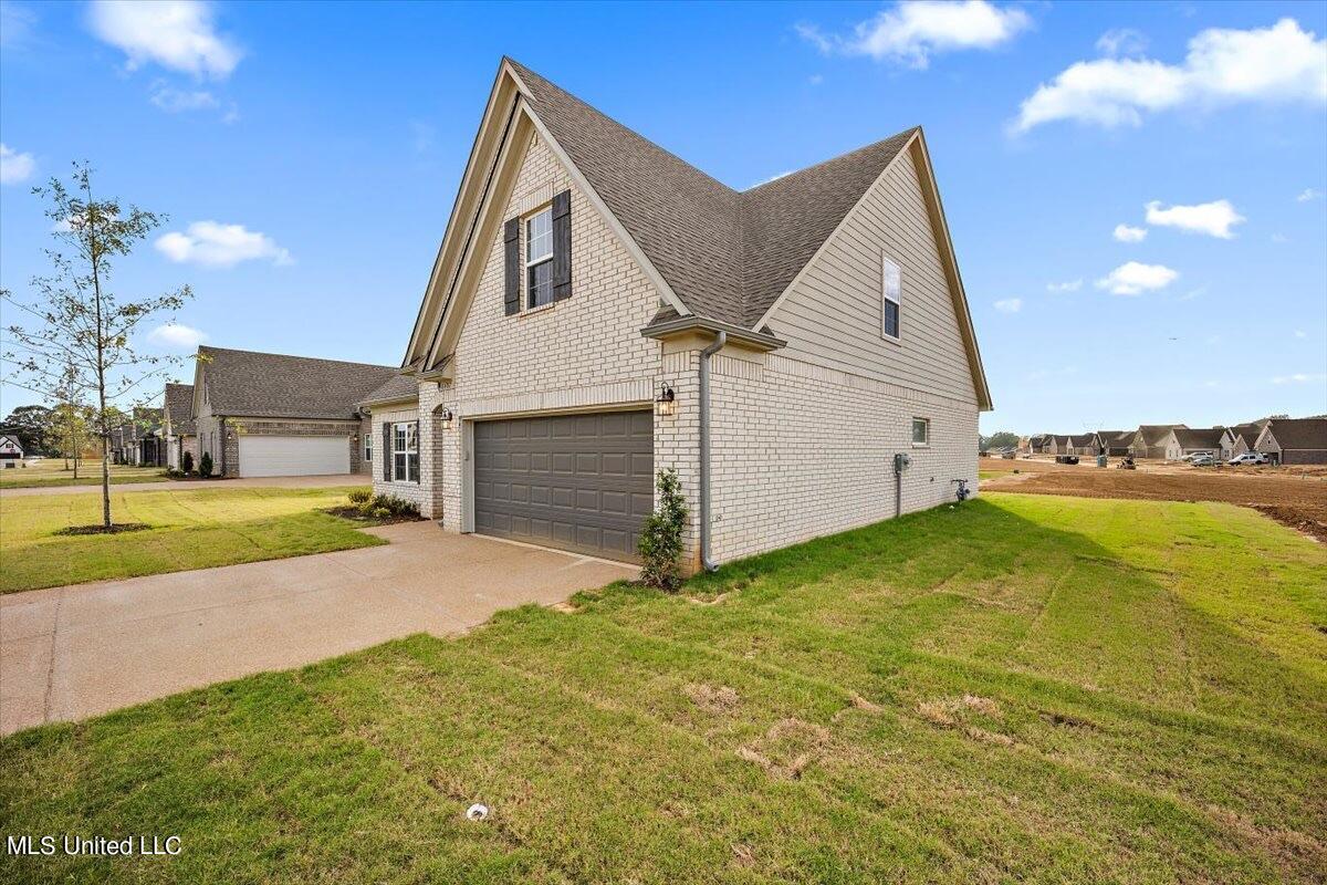 2319 Franklin Drive, Southaven, Mississippi image 3