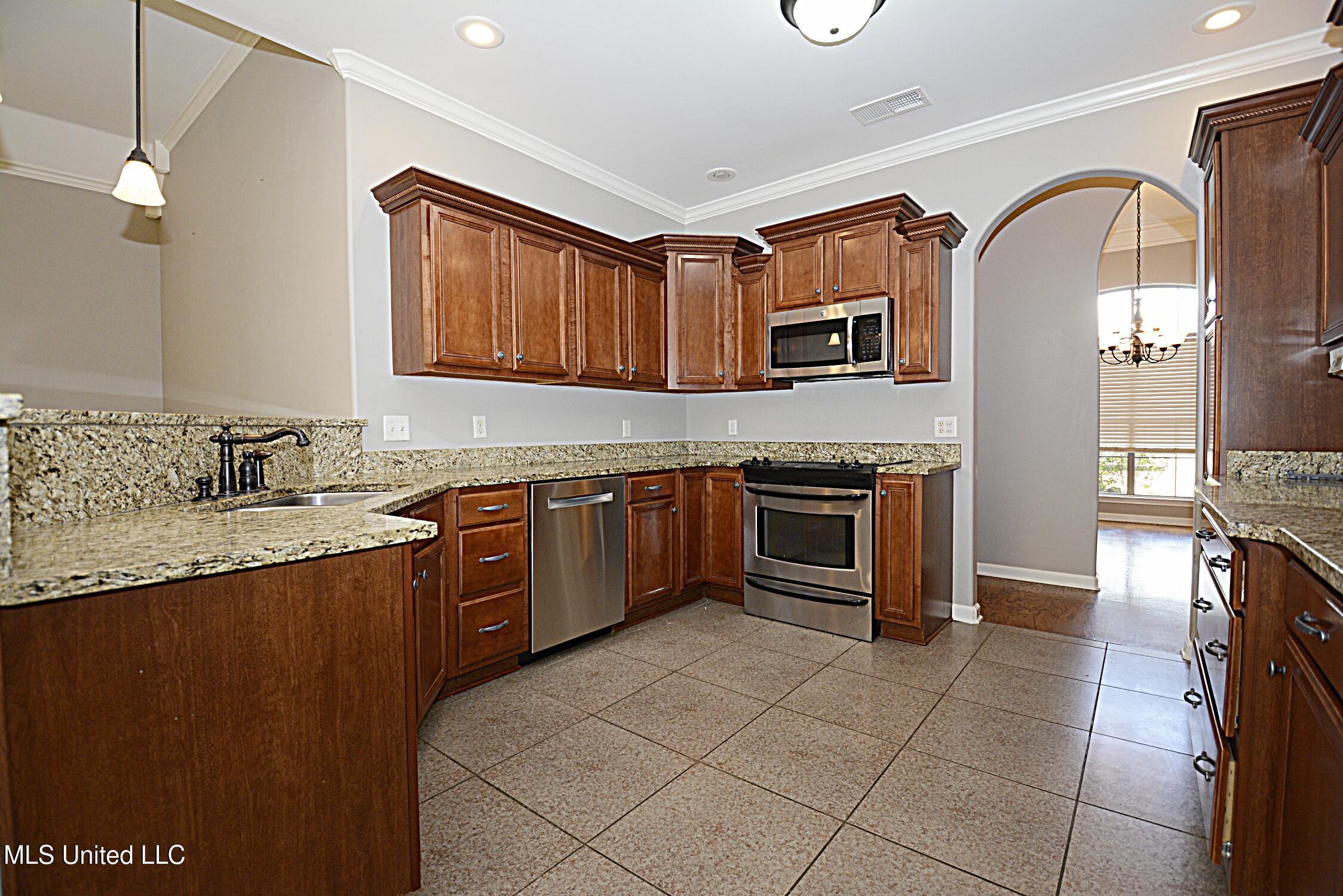 579 Fawn Grove Circle, Hernando, Mississippi image 9
