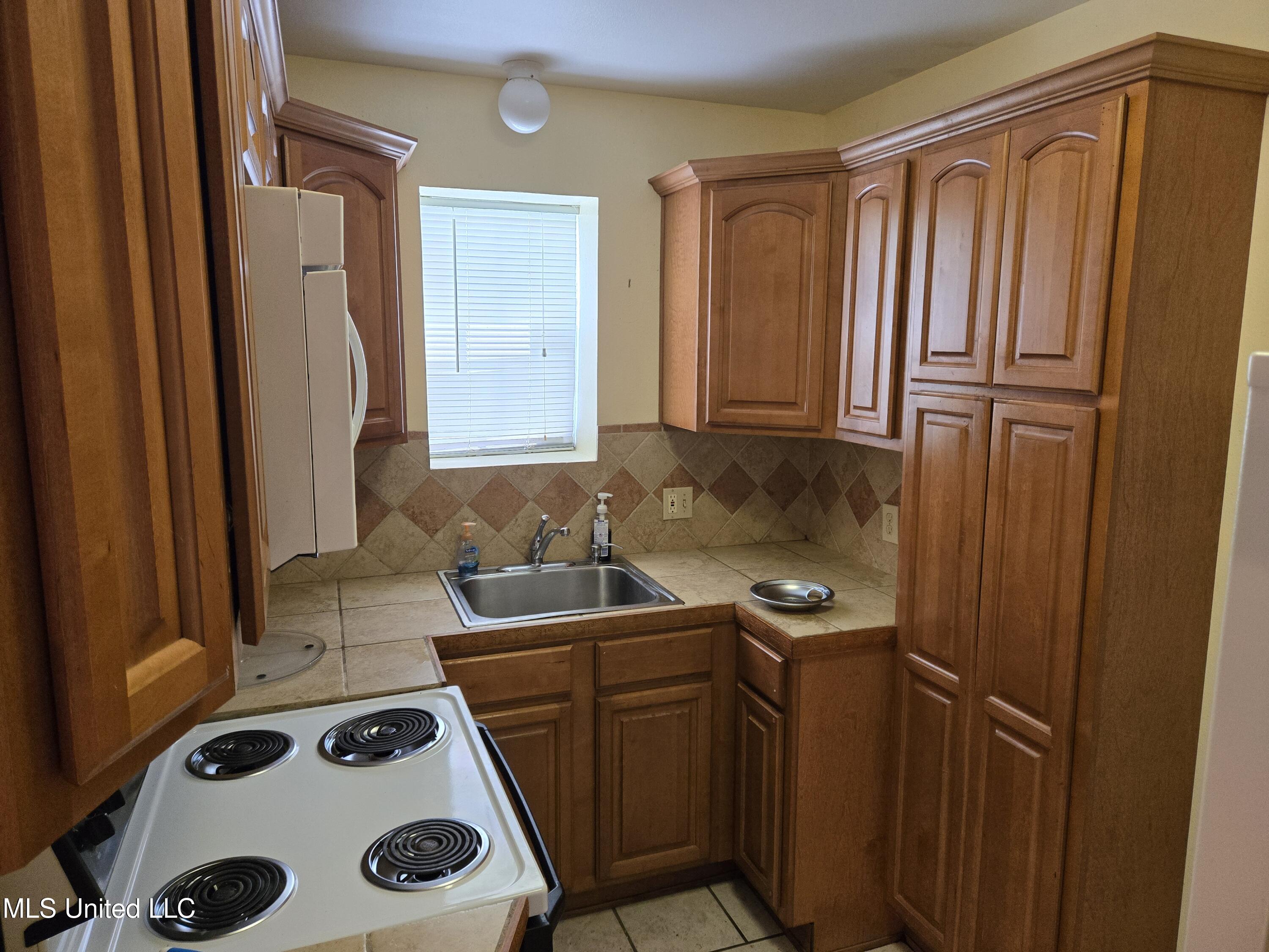 24443 N Benville Road, Picayune, Mississippi image 4
