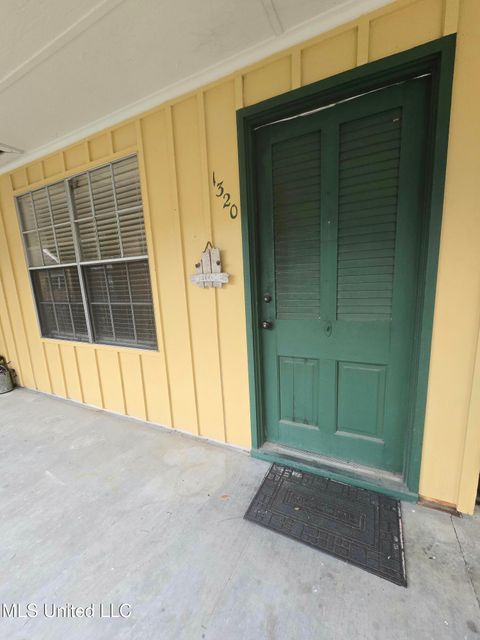 Condo For Sale - 3310 Washington Avenue<br/> Pascagoula, MS 39581