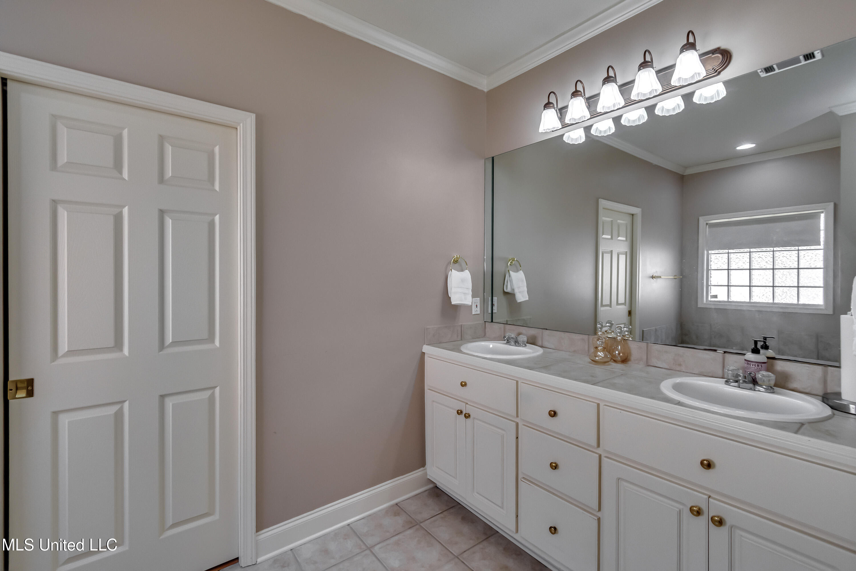 Ridgeland, Mississippi 39157, United States, 3 Bedrooms Bedrooms, ,2 BathroomsBathrooms,Residential,Active,237974