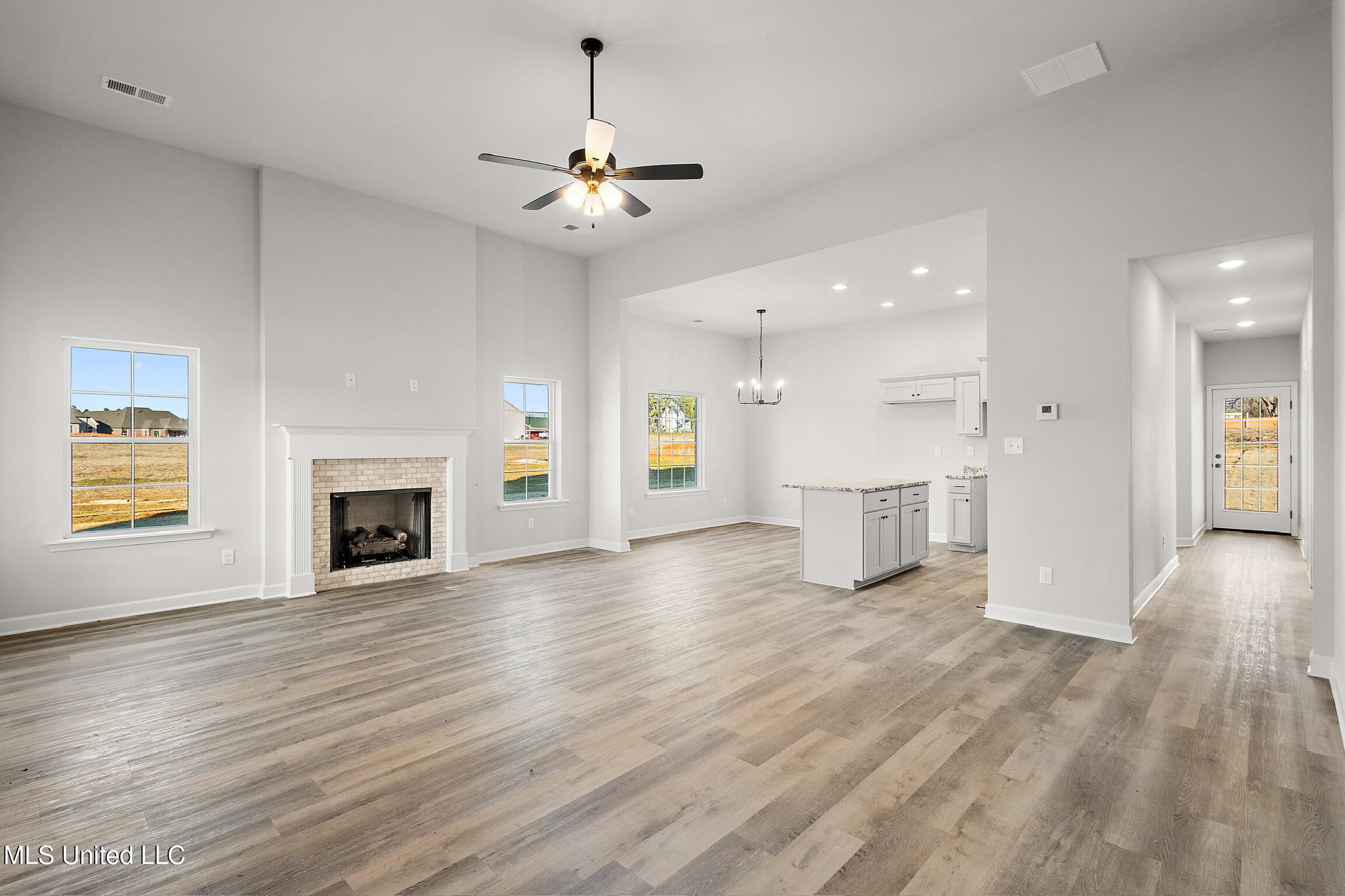 6312 Acorn Way, Walls, Mississippi image 6