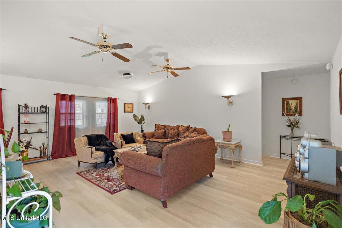 5953 Lake Trace Circle, Jackson, Mississippi image 7