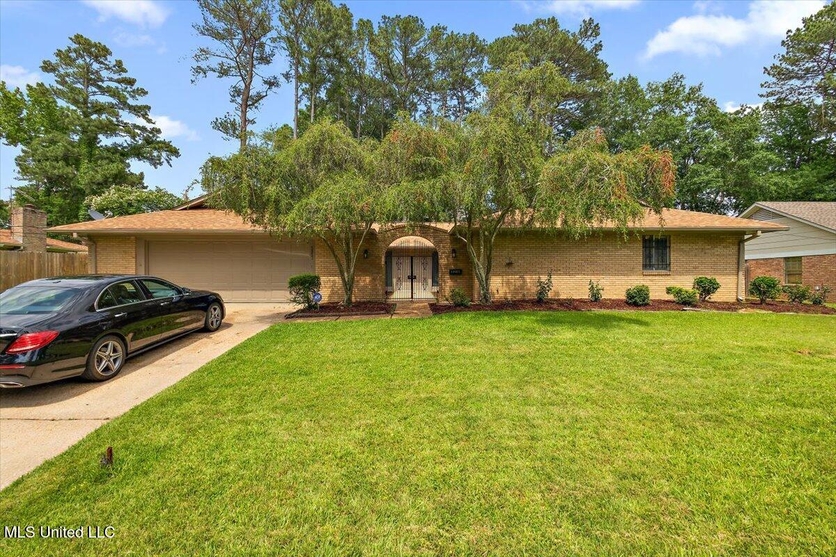 5953 Lake Trace Circle, Jackson, Mississippi image 1