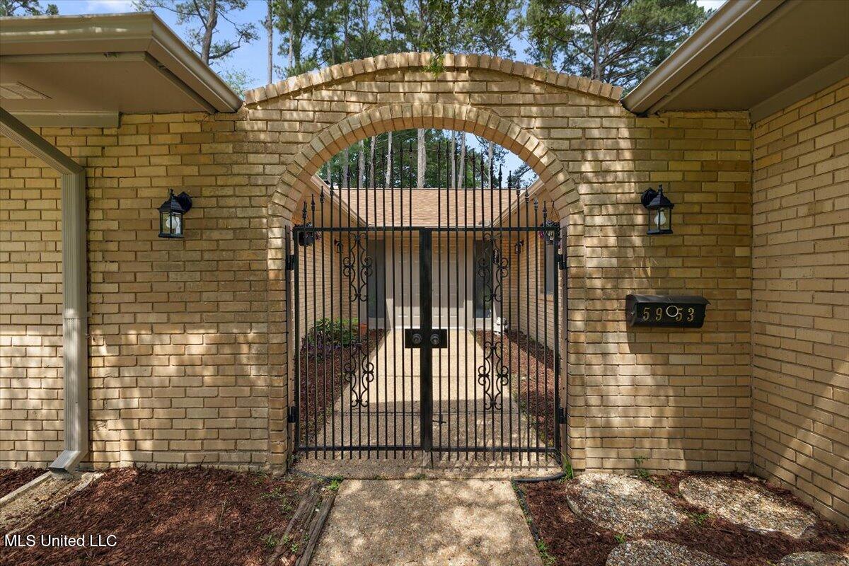 5953 Lake Trace Circle, Jackson, Mississippi image 4