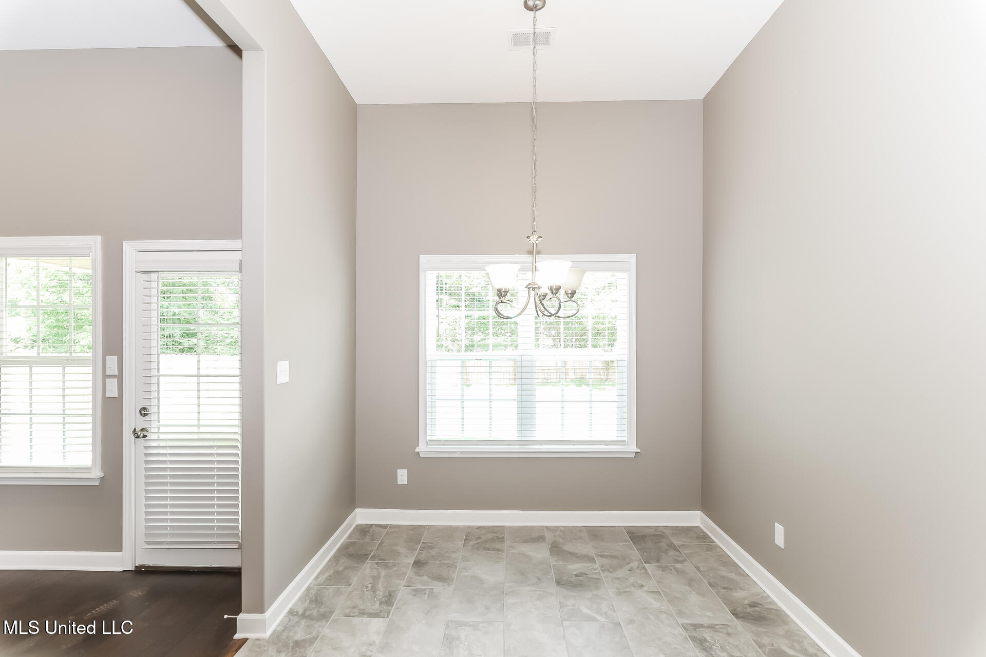 8605 Birnham Cove, Olive Branch, Mississippi image 6