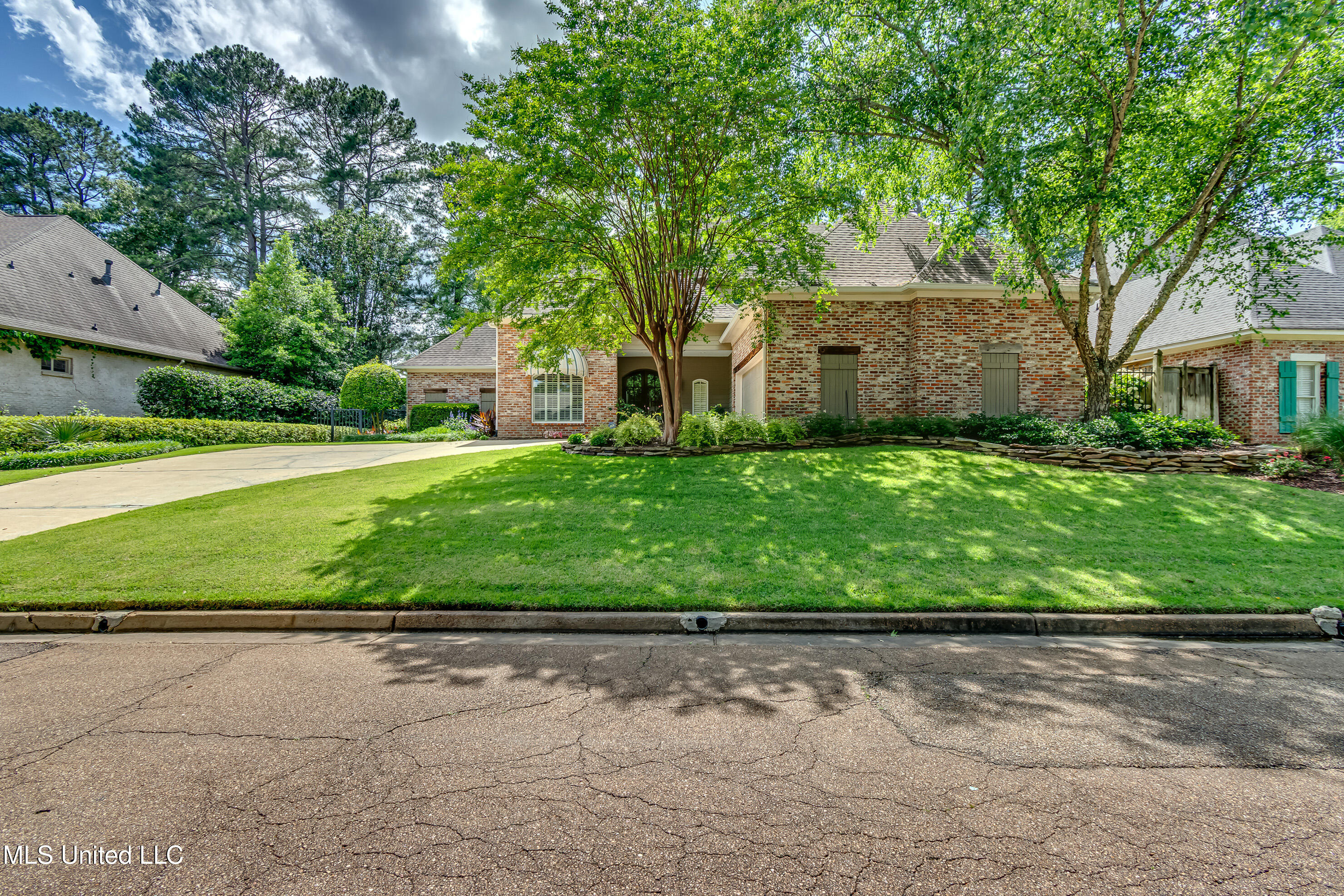 524 Heatherstone Court, Ridgeland, Mississippi image 3
