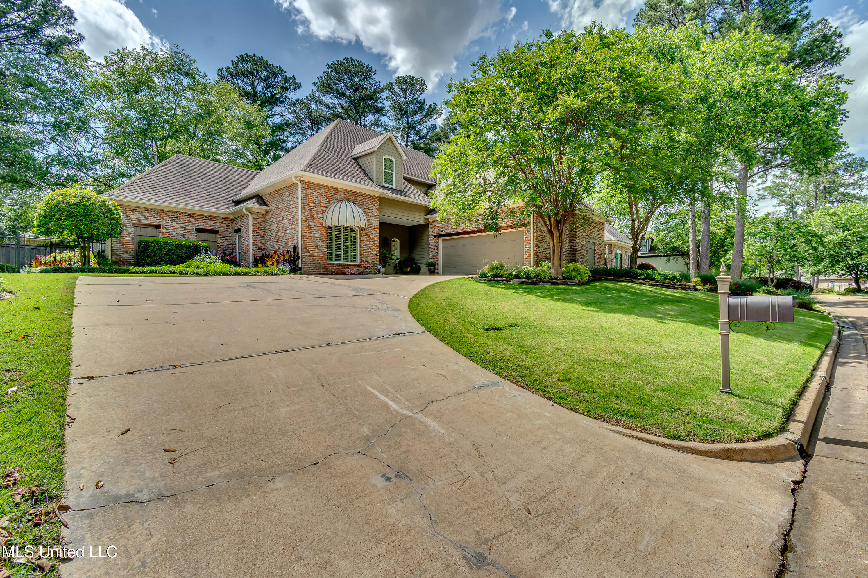 524 Heatherstone Court, Ridgeland, Mississippi image 2