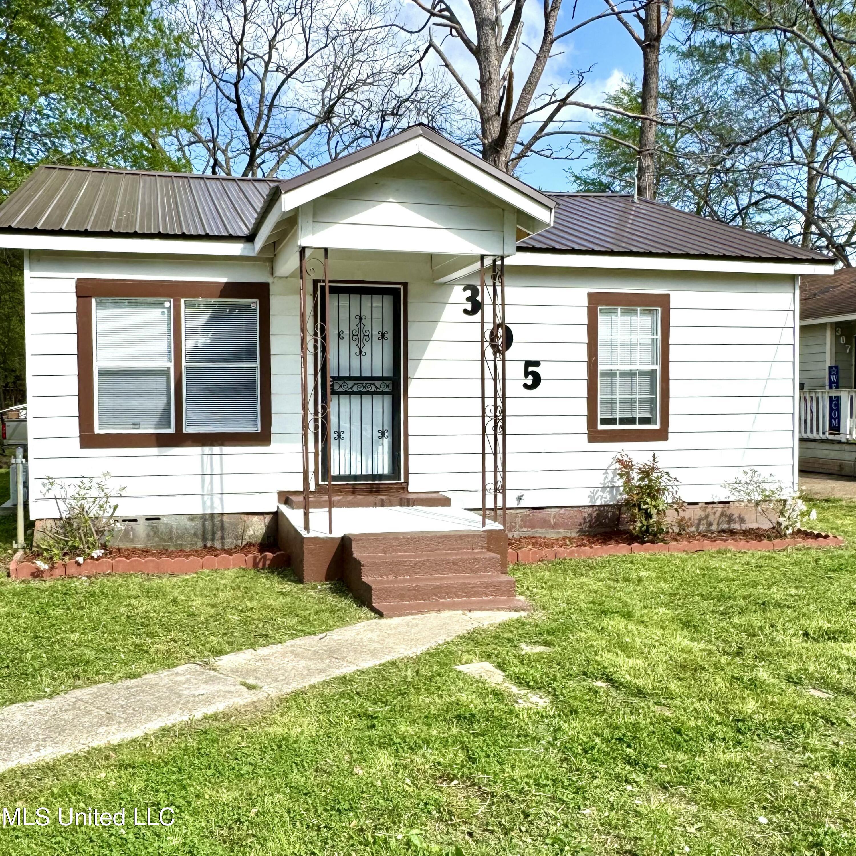305 Senica Avenue, Greenwood, Mississippi image 2
