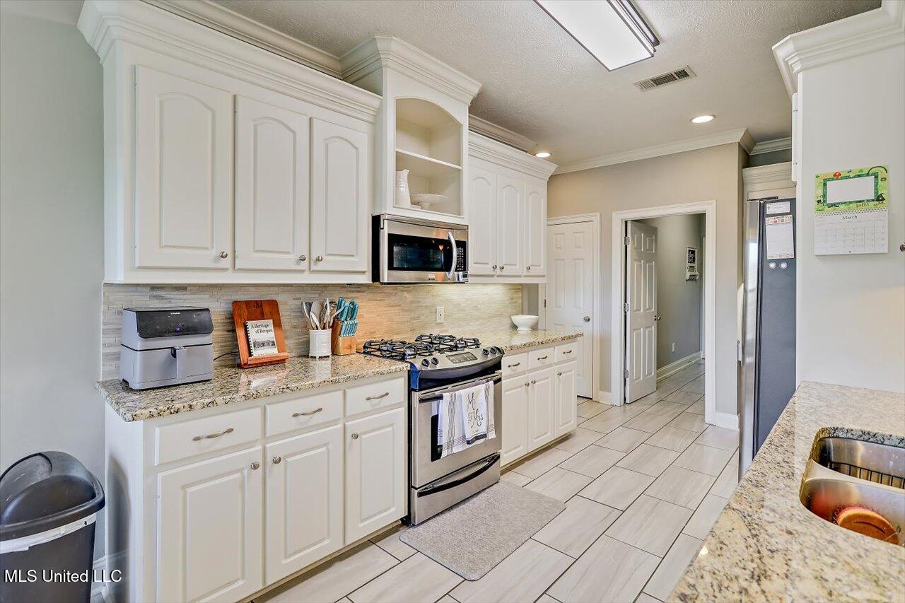 585 Clubhouse Drive, Pearl, Mississippi image 9