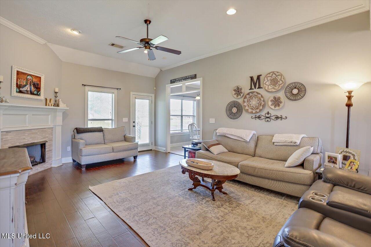 585 Clubhouse Drive, Pearl, Mississippi image 5