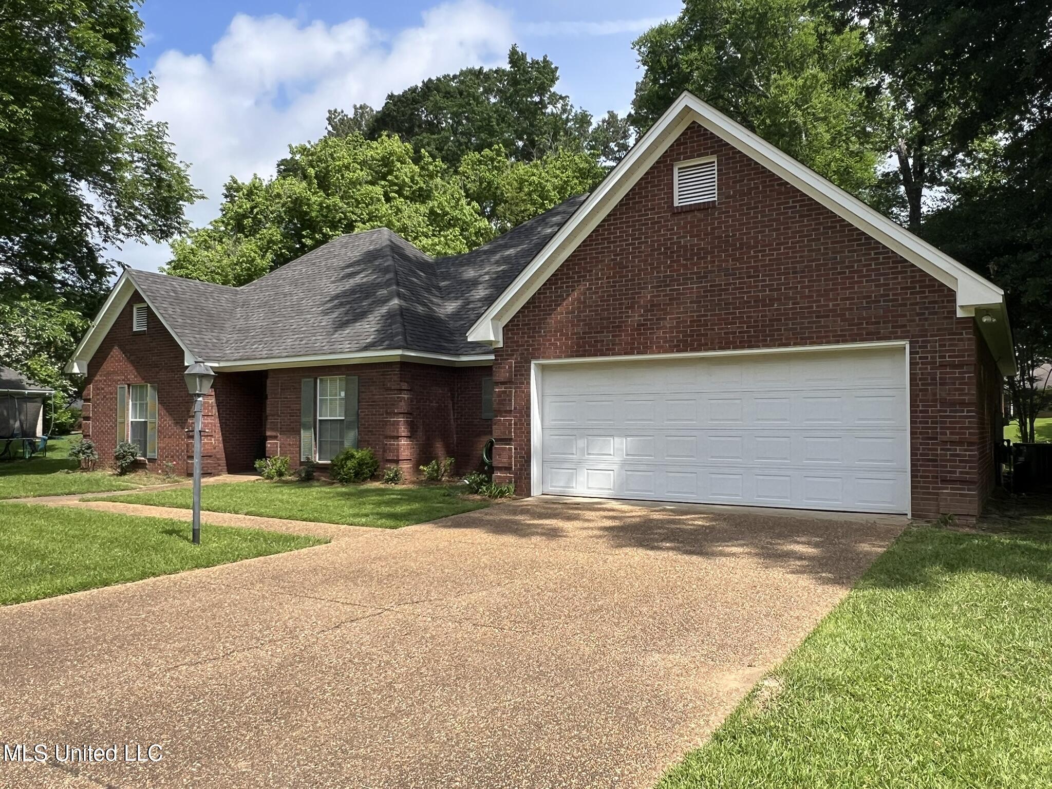 123 Wildwood Boulevard, Jackson, Mississippi image 2