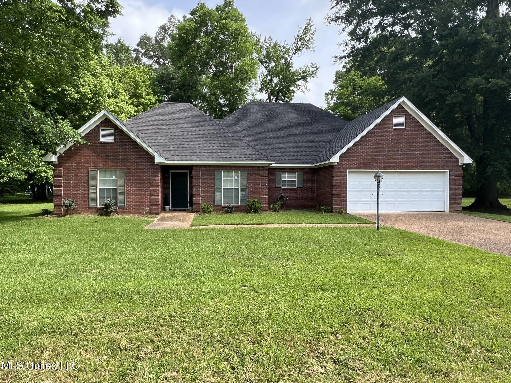 123 Wildwood Boulevard, Jackson, Mississippi image 1