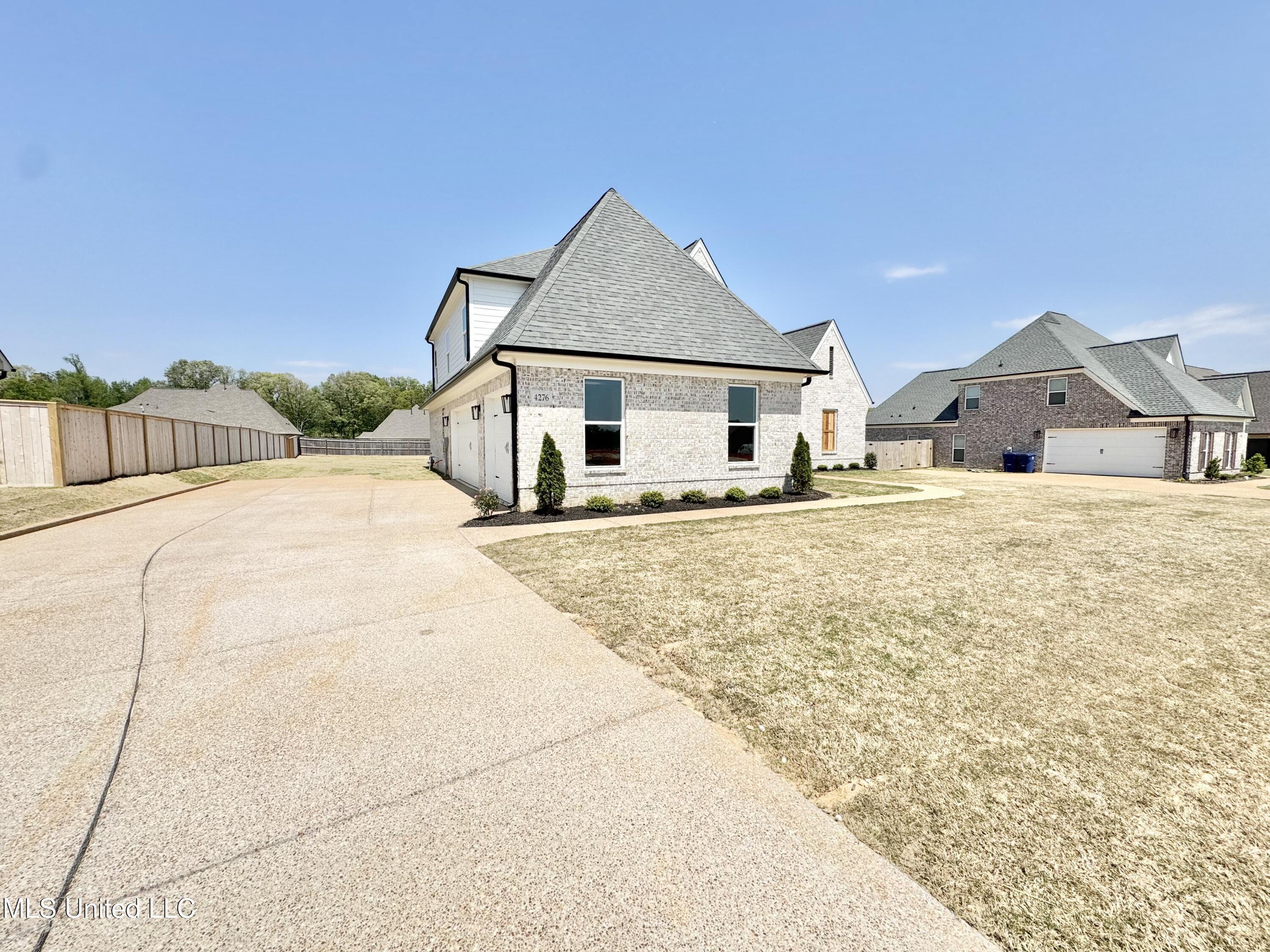 4275 Brooke Drive, Nesbit, Mississippi image 2
