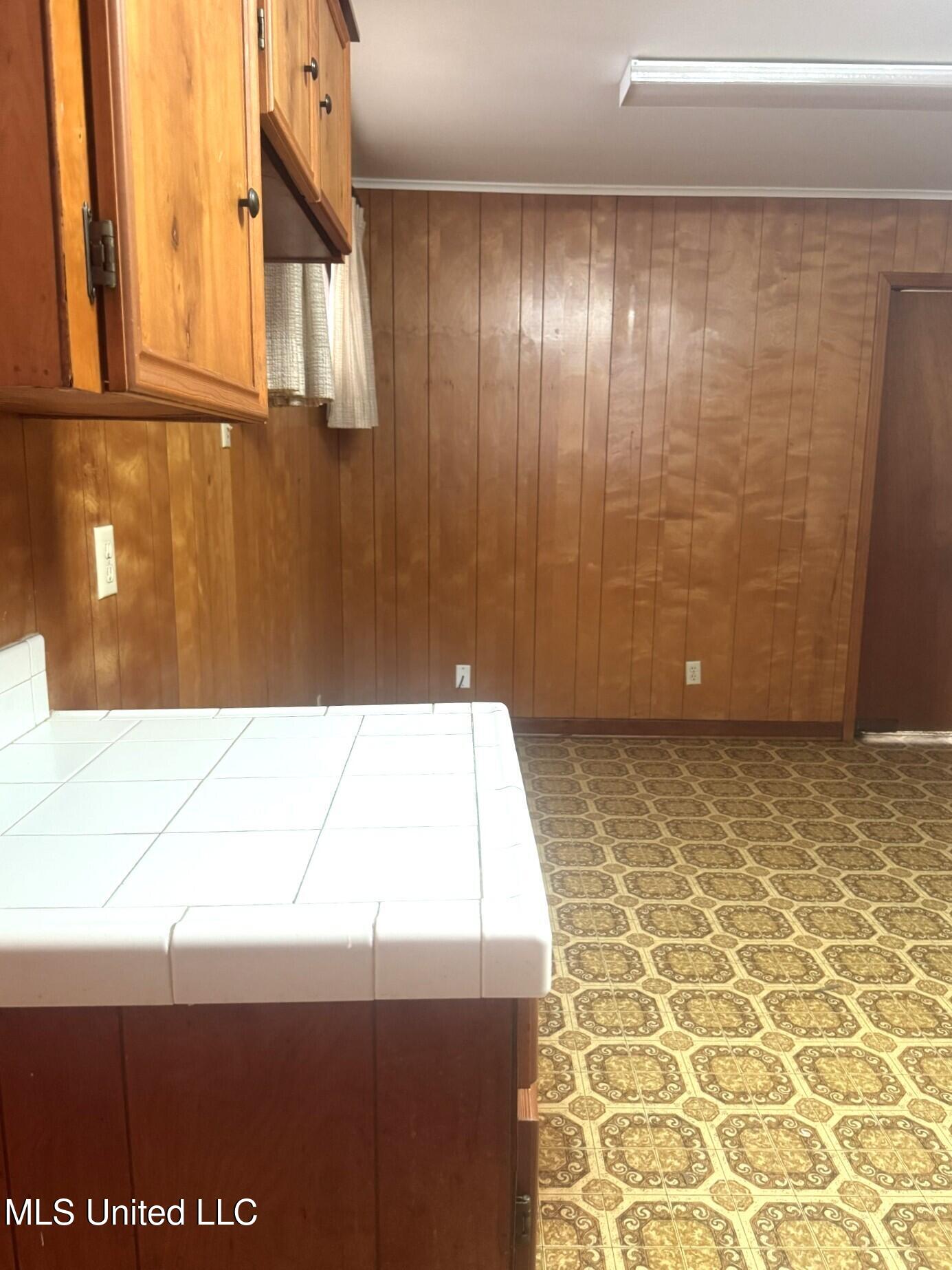 303 Live Oak Drive, Natchez, Mississippi image 5