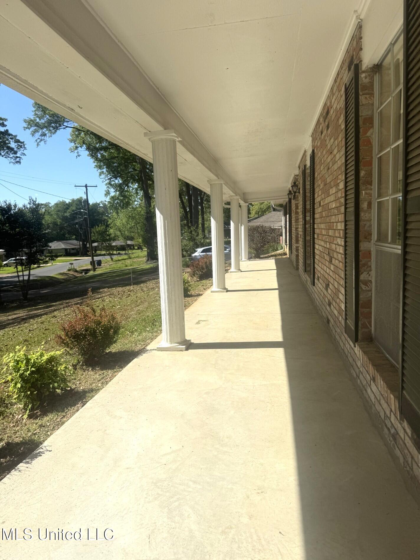 303 Live Oak Drive, Natchez, Mississippi image 2