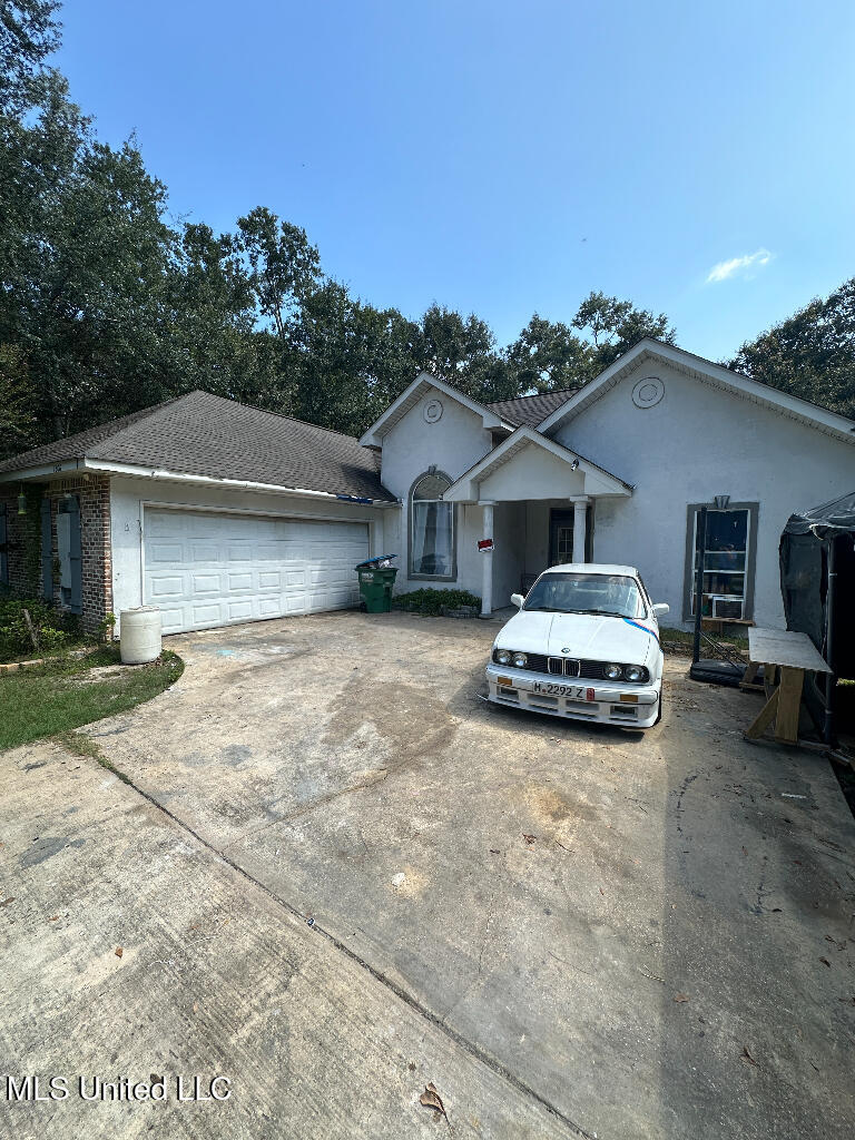 1808 Pelican Street, Ocean Springs, Mississippi image 1