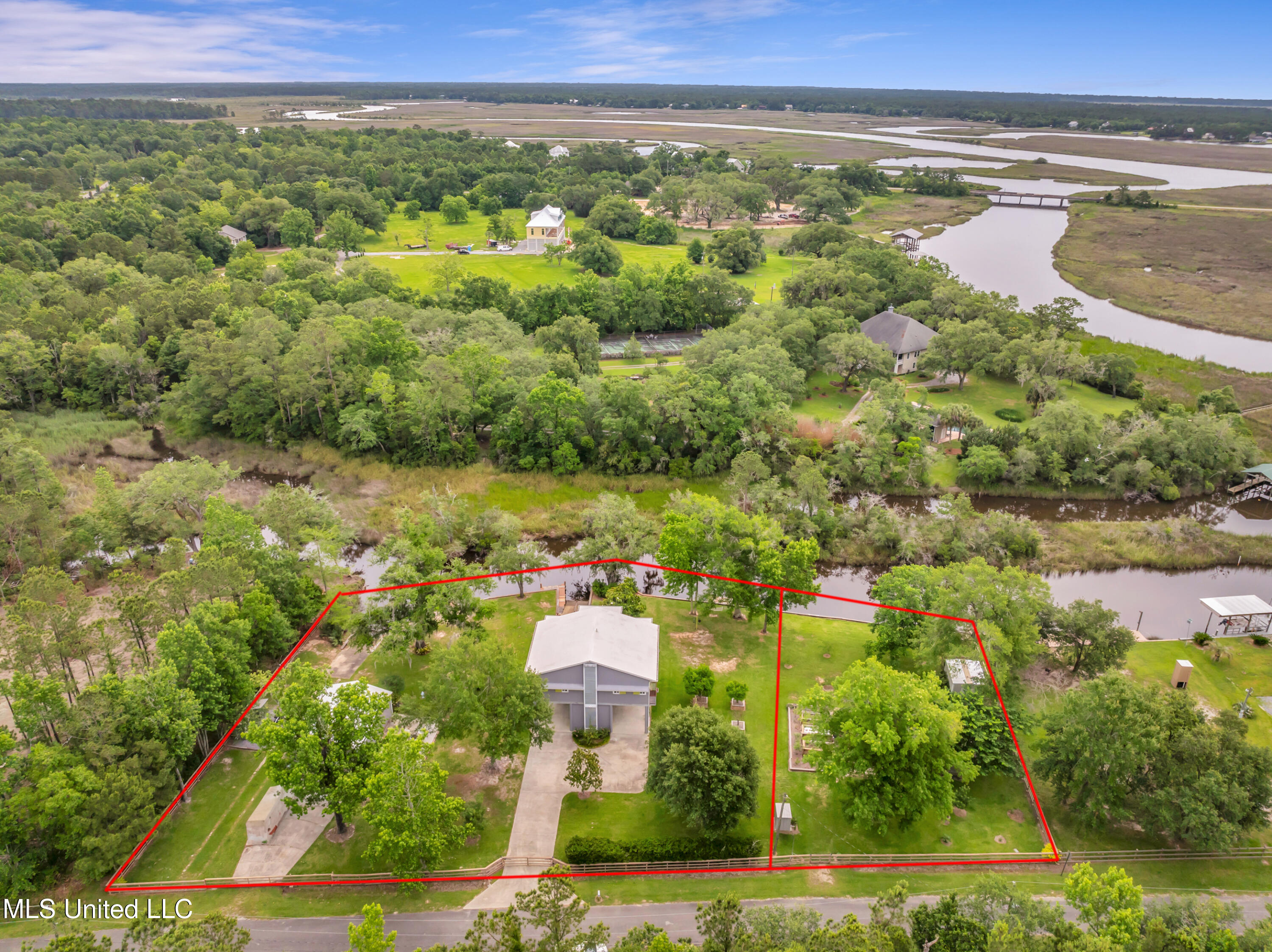 25561 Winding Way Drive, Pass Christian, Mississippi image 2