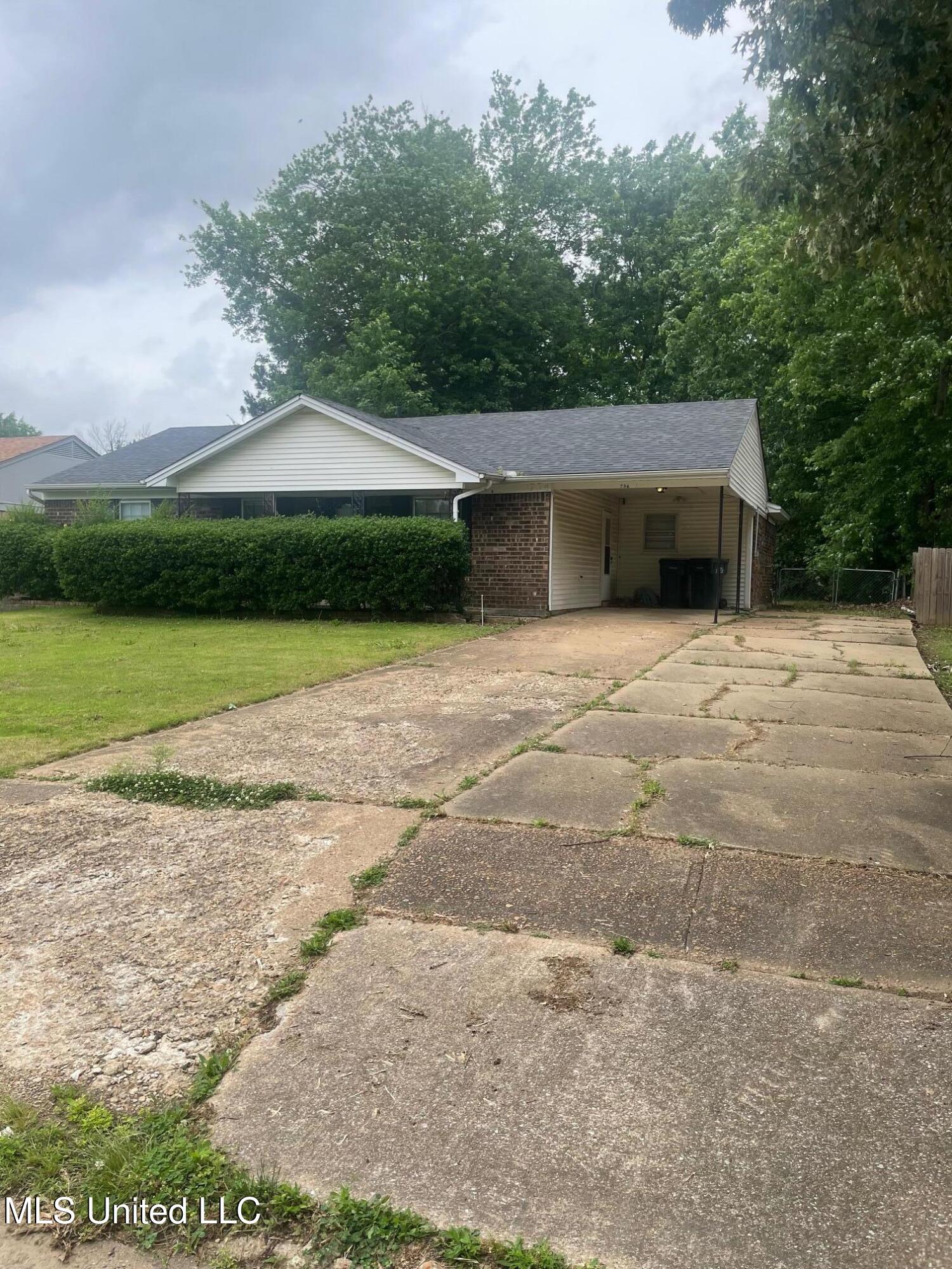 754 Valley Springs Drive, Southaven, Mississippi image 1