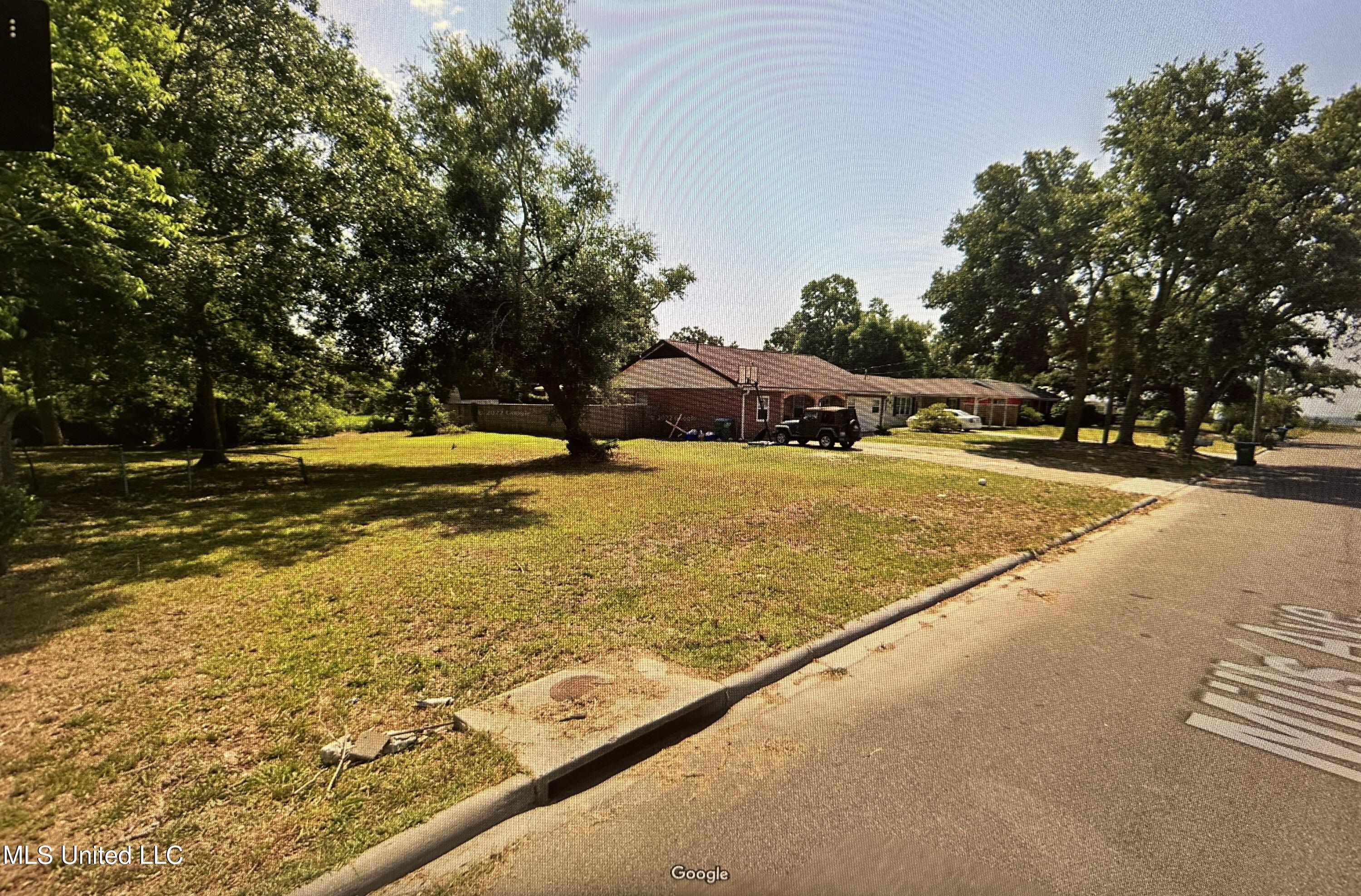 702 Mills Avenue, Gulfport, Mississippi image 1