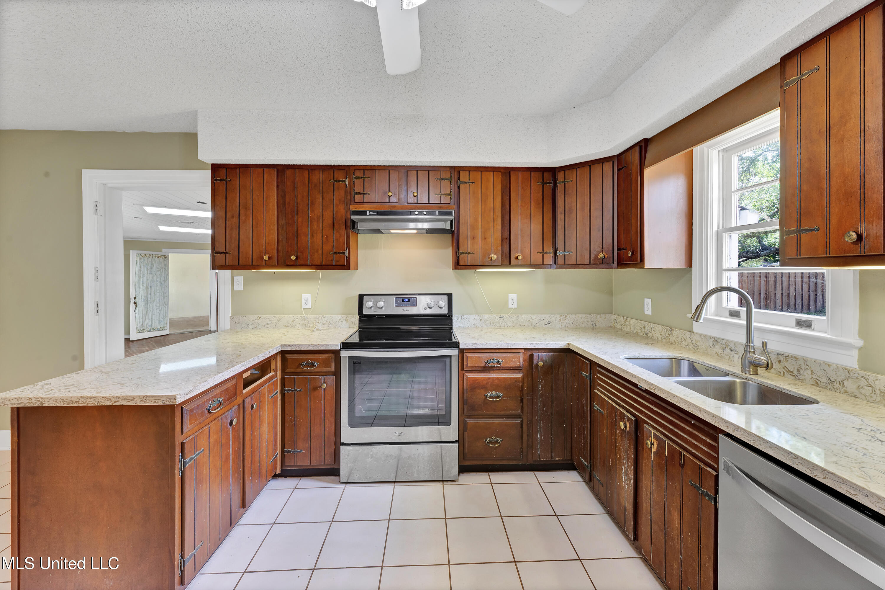 115 Wisteria Drive, Pass Christian, Mississippi image 8