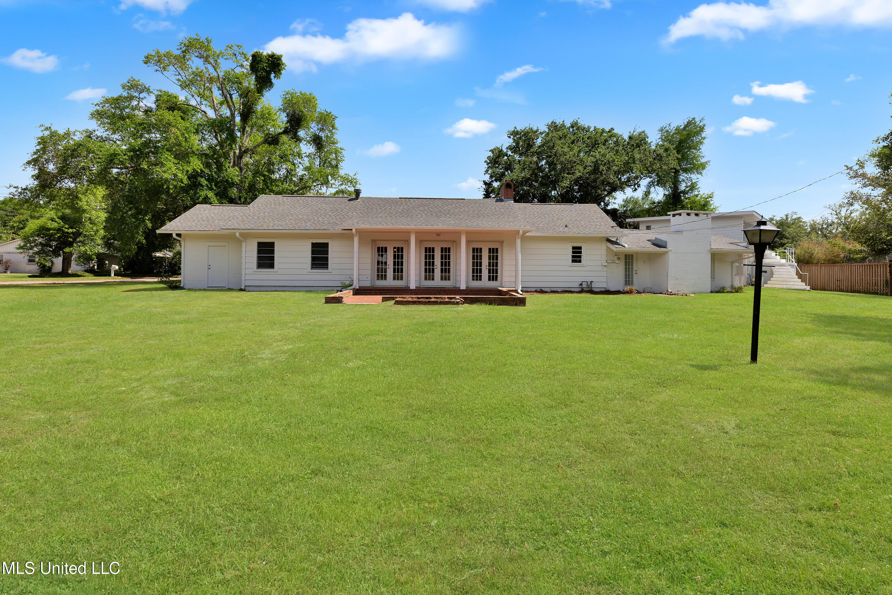 115 Wisteria Drive, Pass Christian, Mississippi image 1